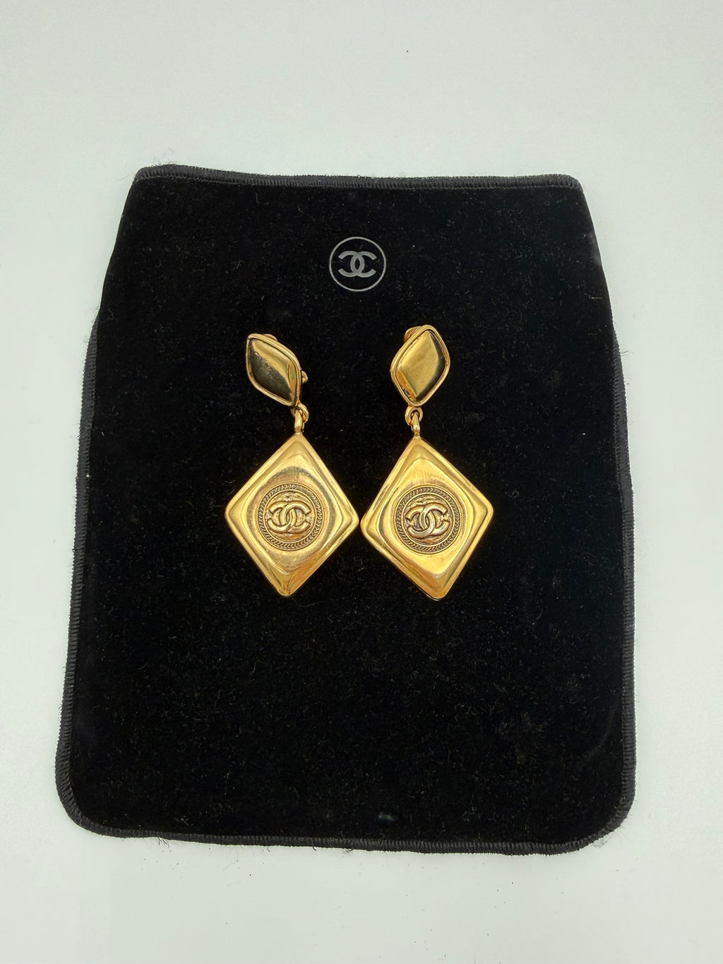 Chanel Orecchini Vintage a Rombo con Logo CC Placcati Oro - Mercatino di Ninni