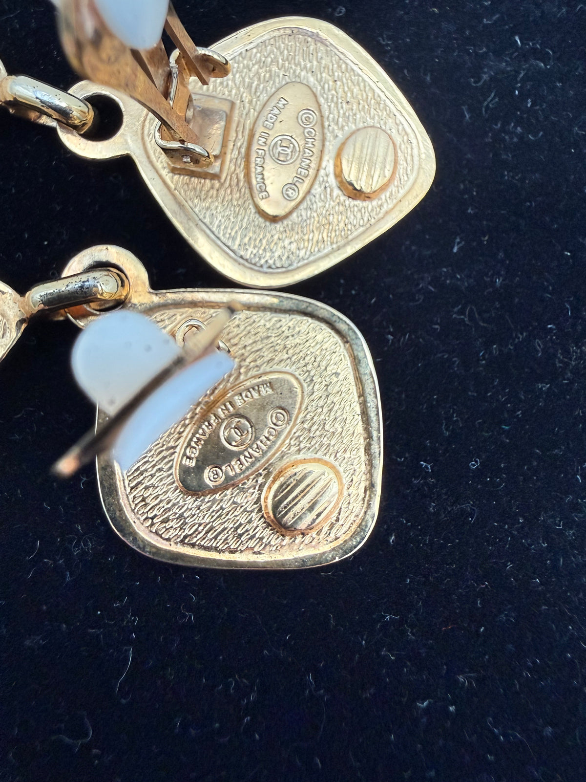 Chanel Orecchini Vintage a Rombo con Logo CC Placcati Oro - Mercatino di Ninni