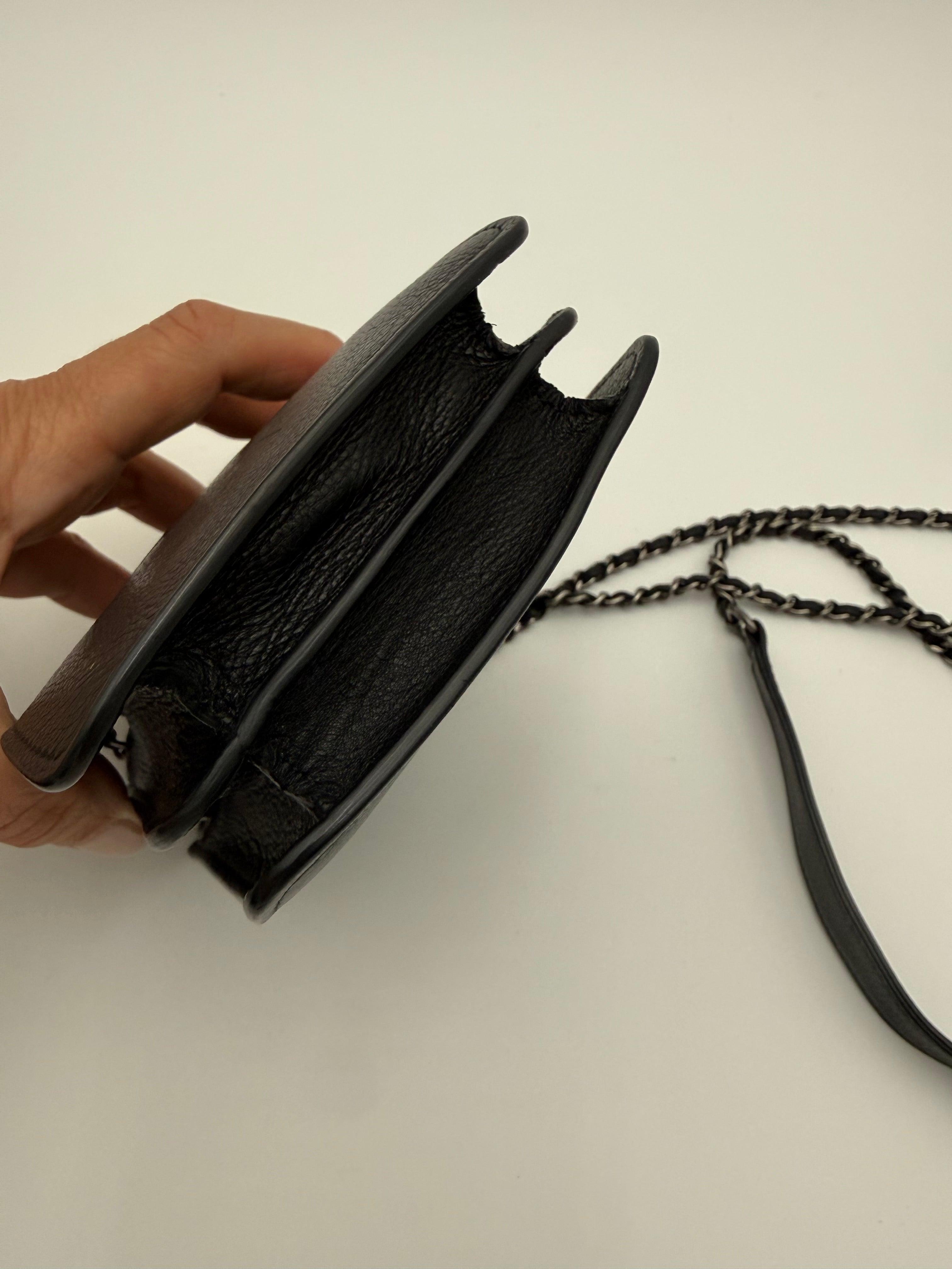 Chanel Porta Telefono con Tracolla in Catena Pelle Nera - Mercatino di Ninni