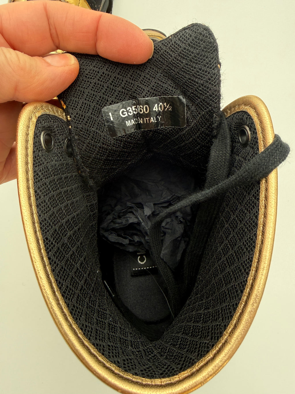 Chanel Sneakers Alte in Tweed Nero e Pelle Oro - Mercatino di Ninni