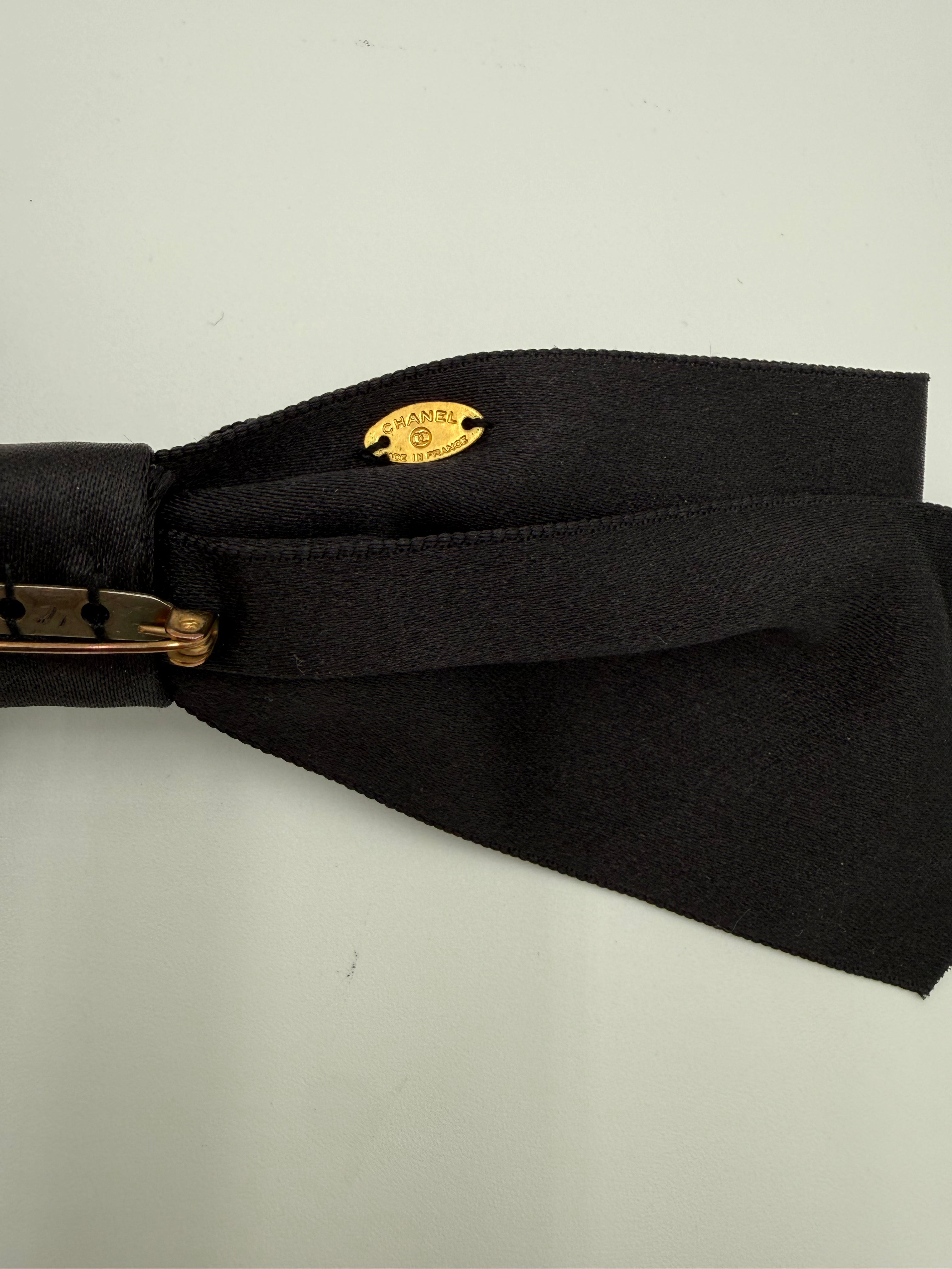Chanel Spilla Vintage Fiocco Nero in raso di Seta - Mercatino di Ninni