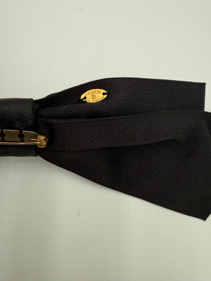 Chanel Spilla Vintage Fiocco Nero in raso di Seta