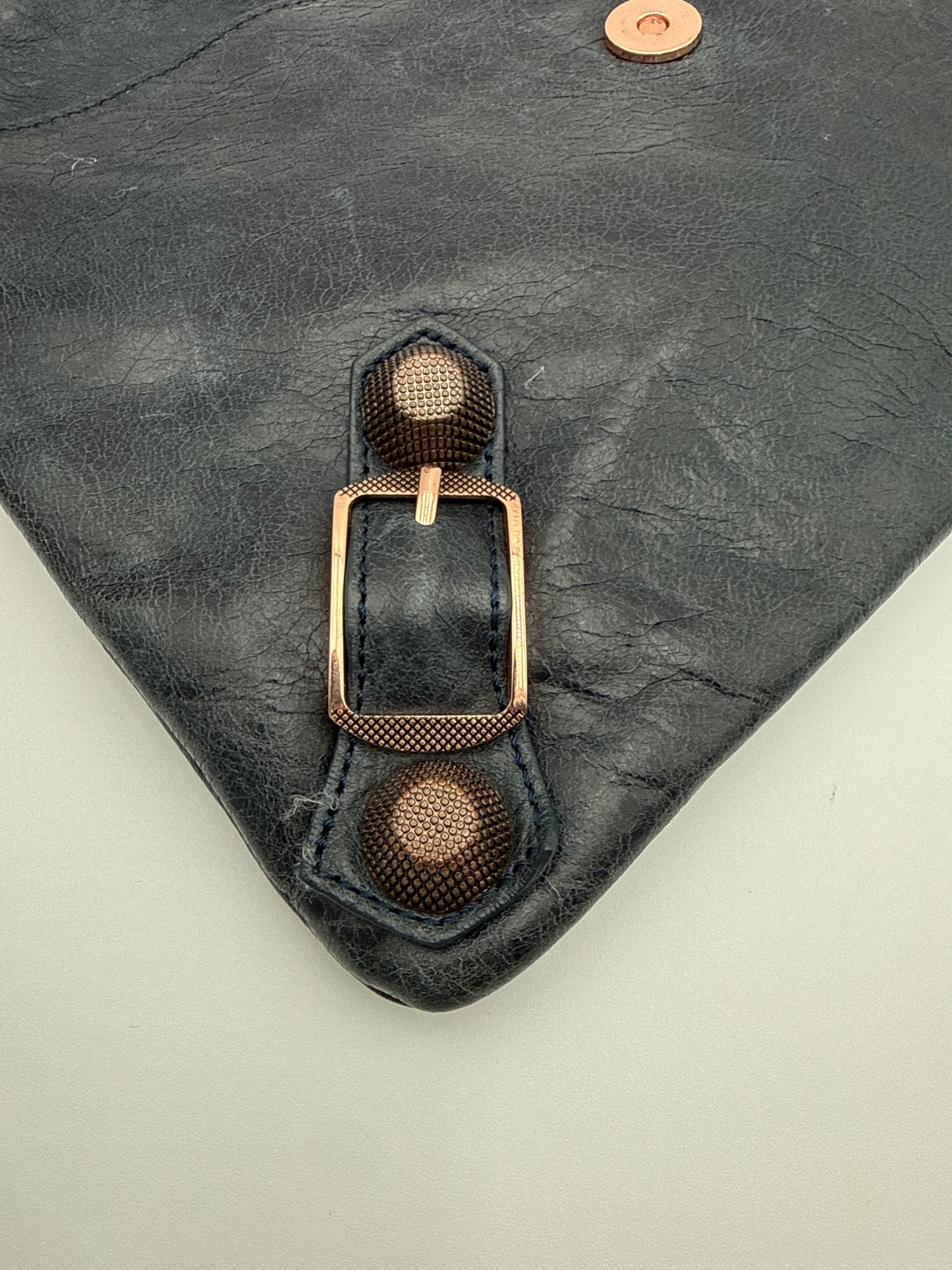 Balenciaga Pochette Giant Envelope in pelle di Agnello Blu