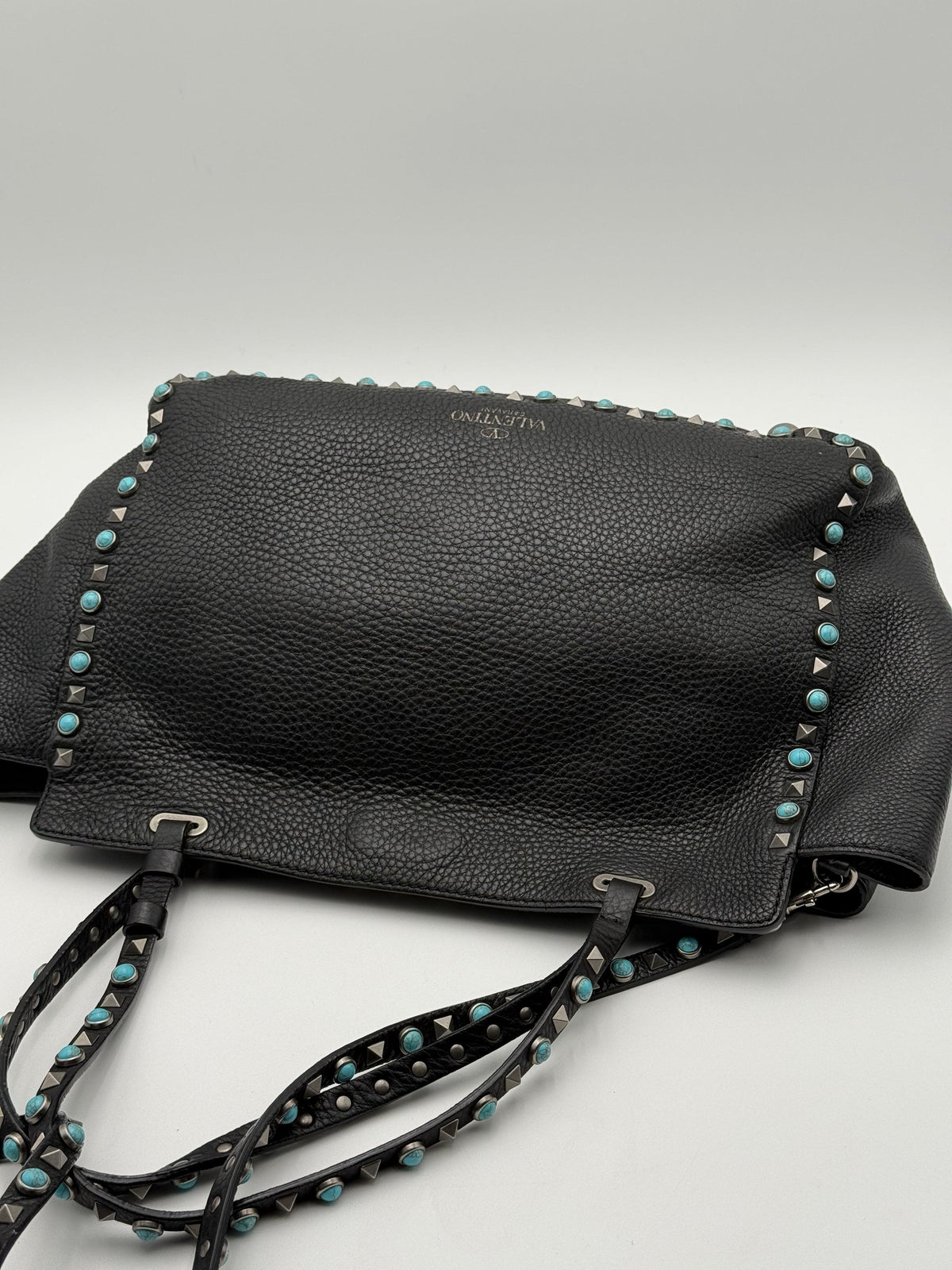 Valentino Garavani Borsa Tote Rockstud Medium Rolling in Pelle Granata Nera e Pietre Turchese - Mercatino di Ninni