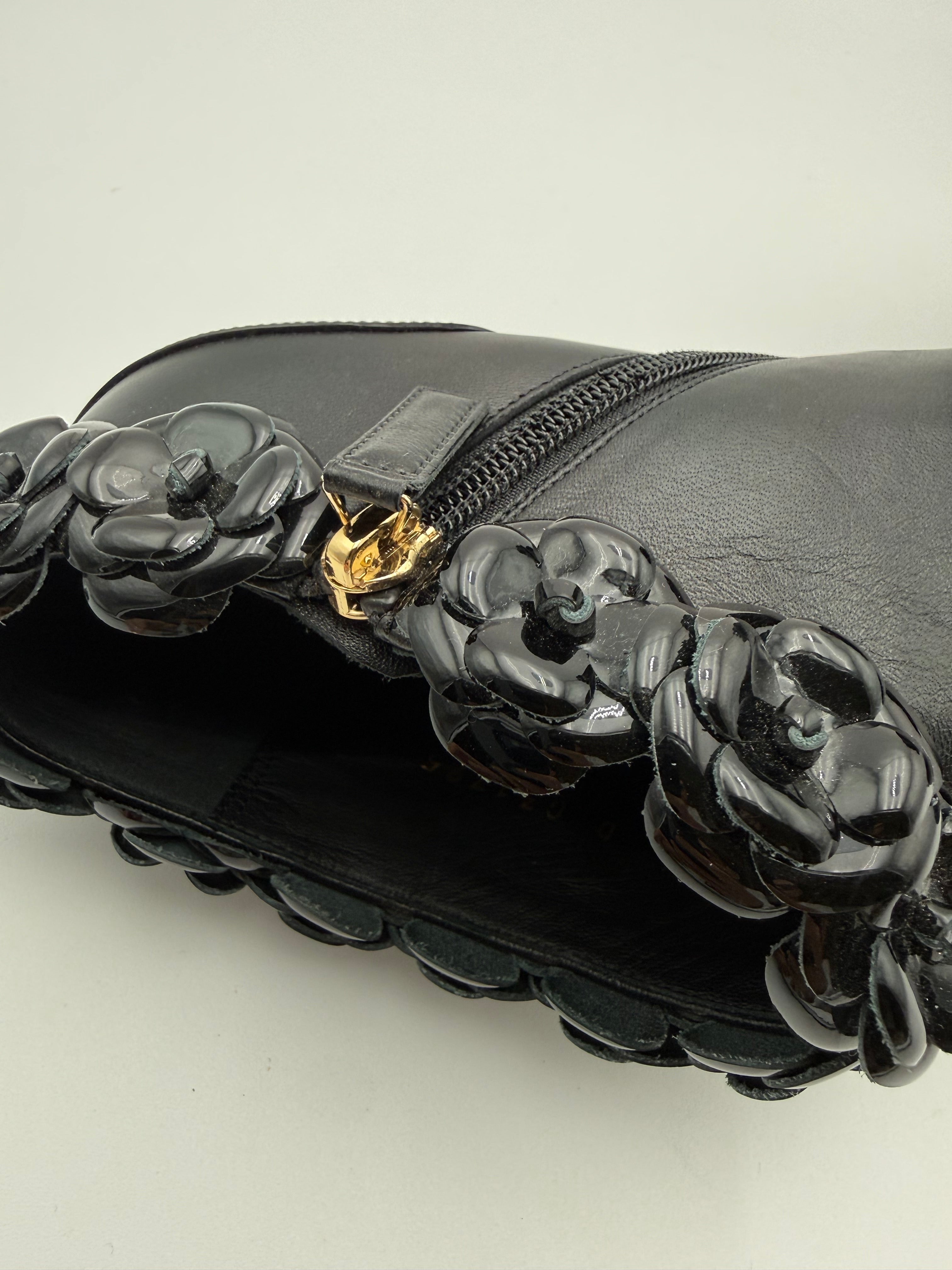 Chanel Stivaletto Camelia in Vernice Nero