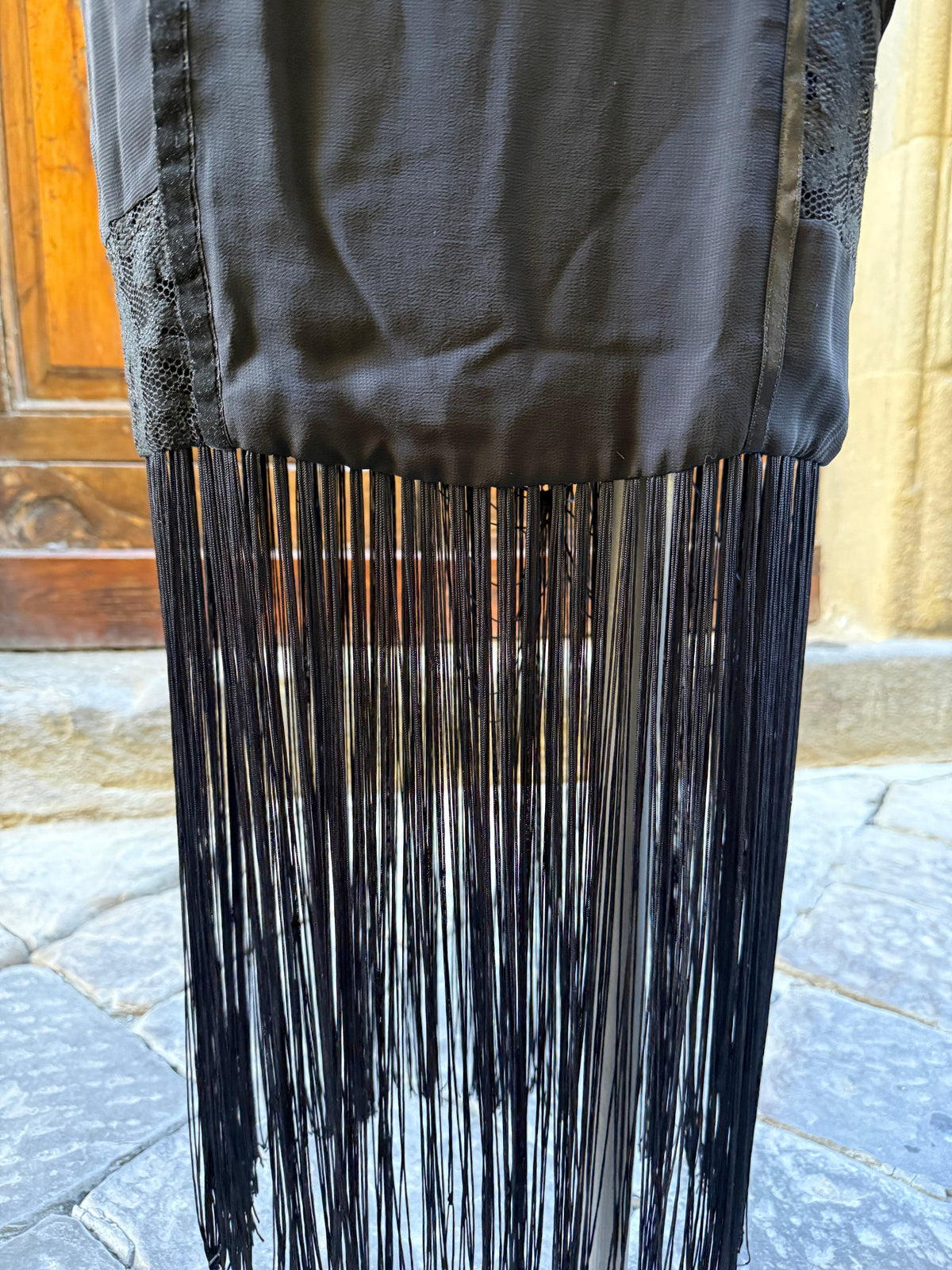 Dolce e Gabbana Abito Midi Deco Vintage con Frange Nero - Mercatino di Ninni