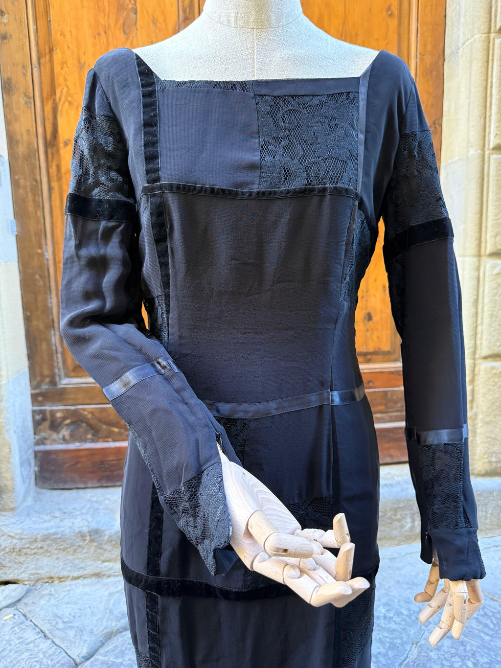 Dolce e Gabbana Abito Midi Deco Vintage con Frange Nero - Mercatino di Ninni