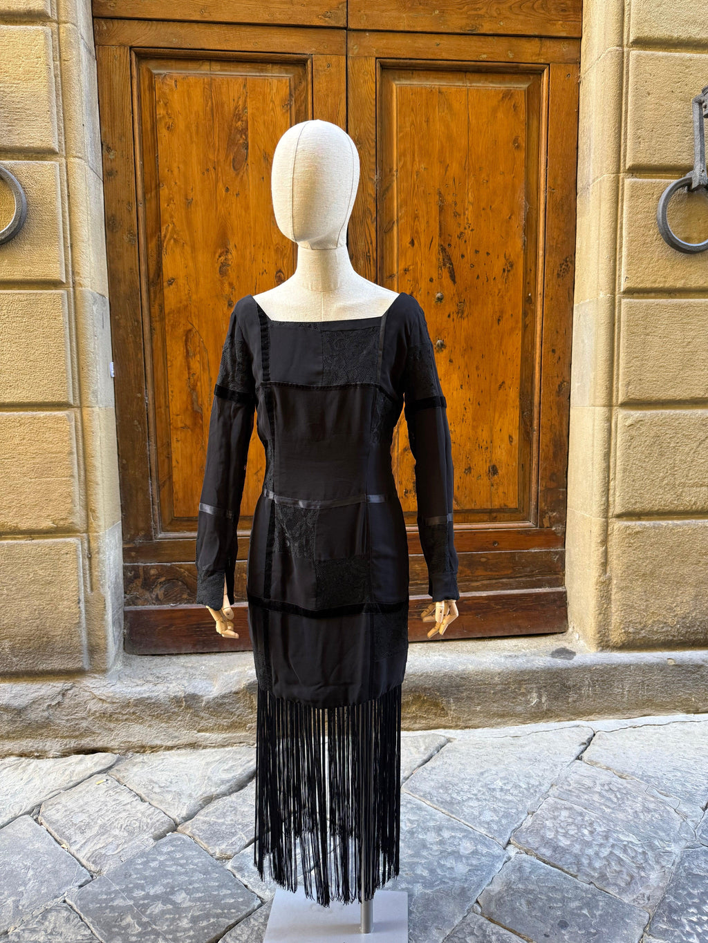 Dolce e Gabbana Abito Midi Deco Vintage con Frange Nero - Mercatino di Ninni