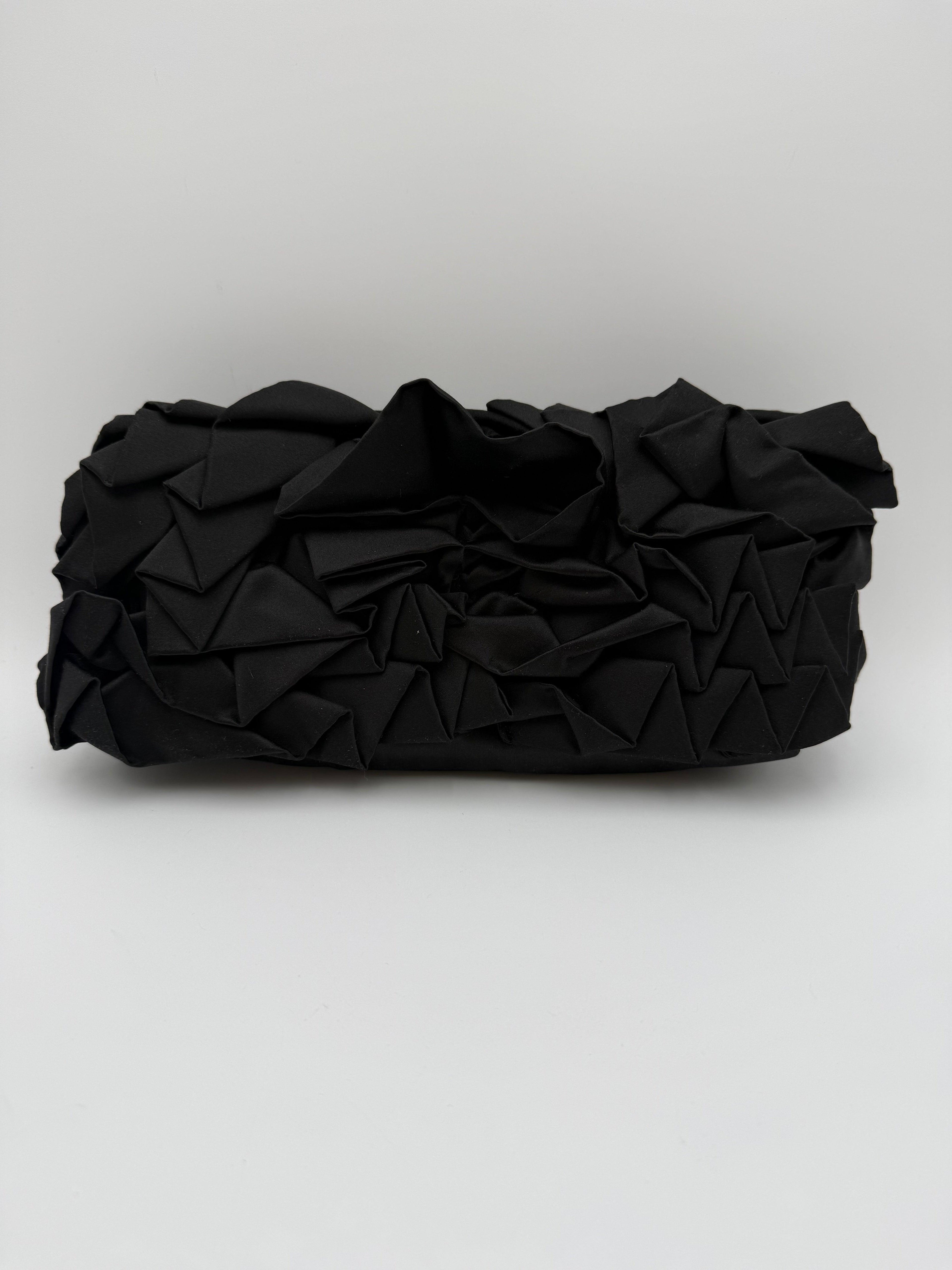 Dries Van Noten Pochette in Tessuto Tecnico Plissettato Nero - Mercatino di Ninni