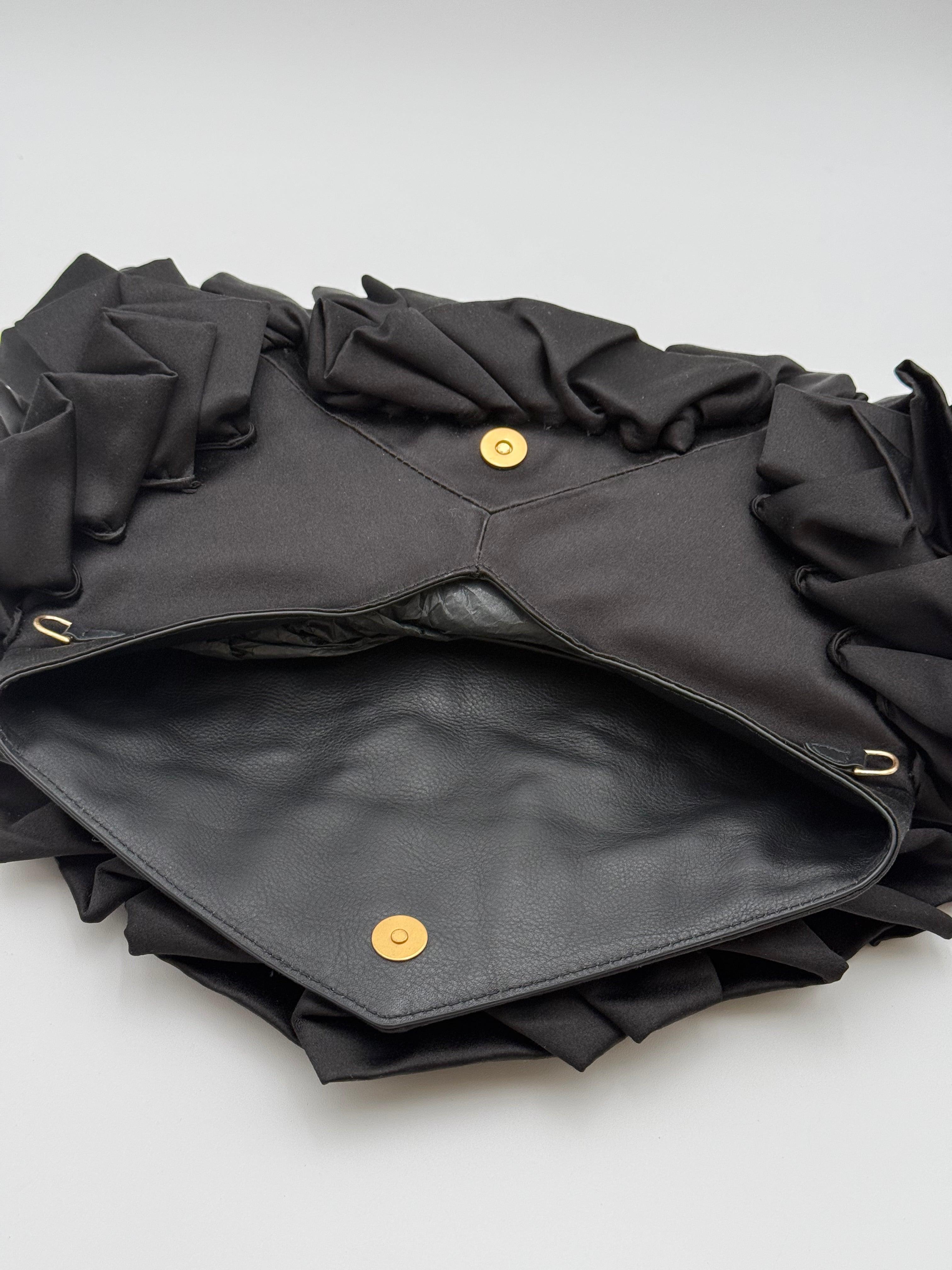 Dries Van Noten Pochette in Tessuto Tecnico Plissettato Nero - Mercatino di Ninni