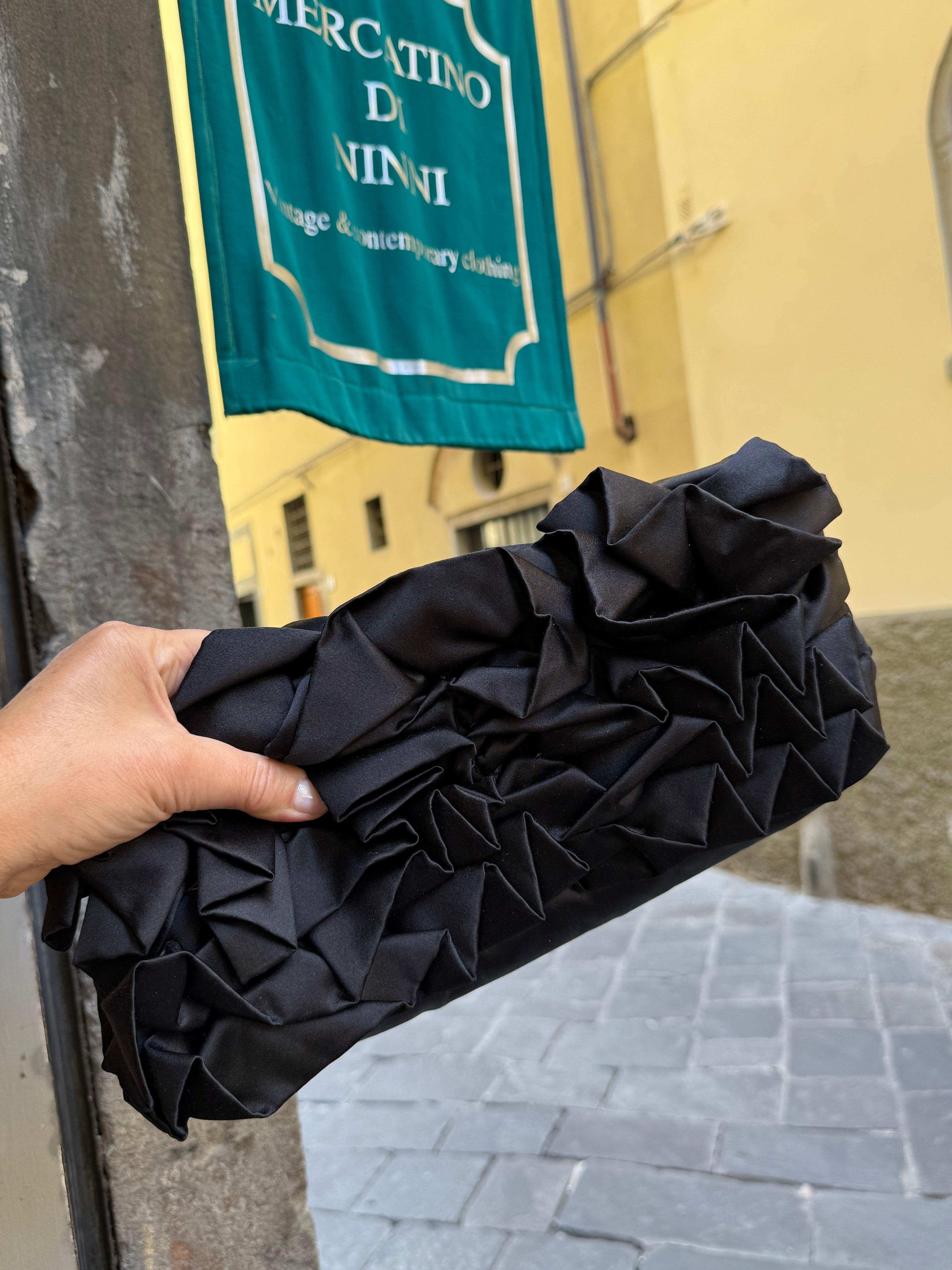 Dries Van Noten Pochette in Tessuto Tecnico Plissettato Nero - Mercatino di Ninni