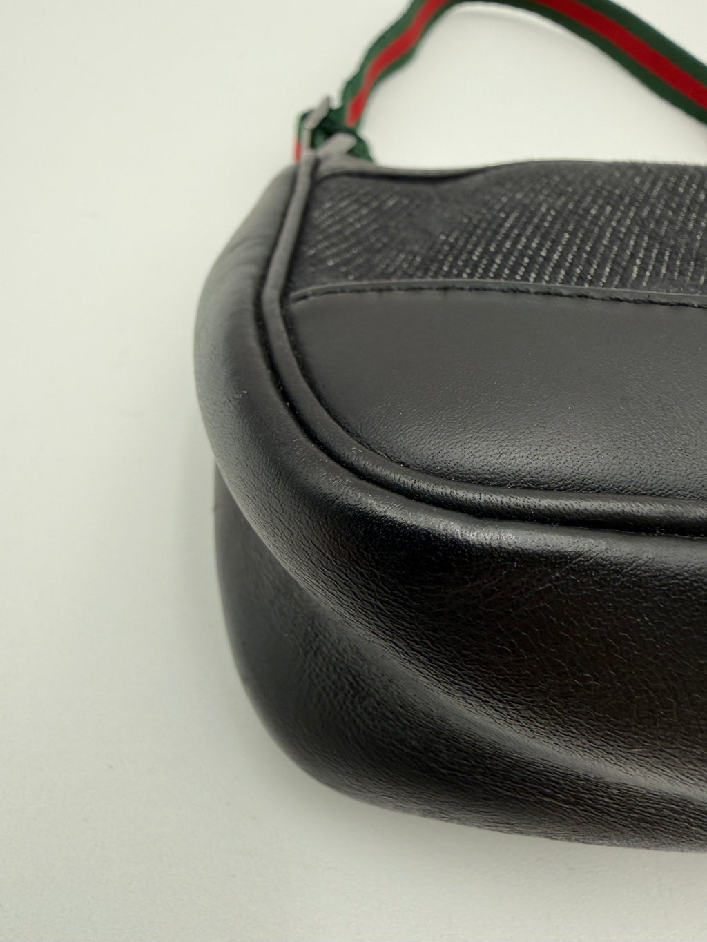 Gucci Borsa  a spalla  GG in Denim Nera e tracolla Web