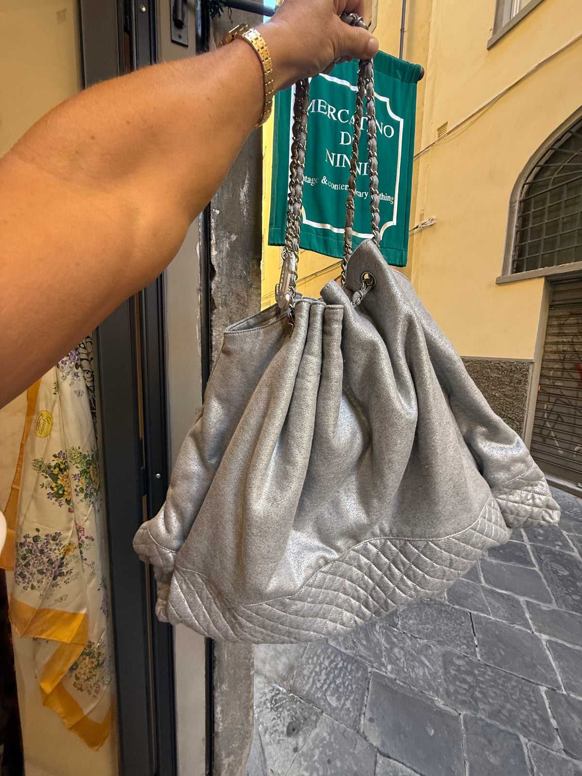 Borsa Shopping Chanel Tote in tessuto Grigio Metallizzato Argento
