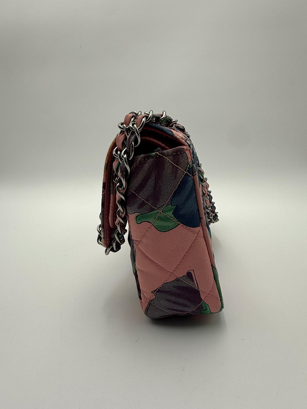 Prada Borsa Vintage Flap in Naylon Trapuntato con Motivo Floreale Rosa