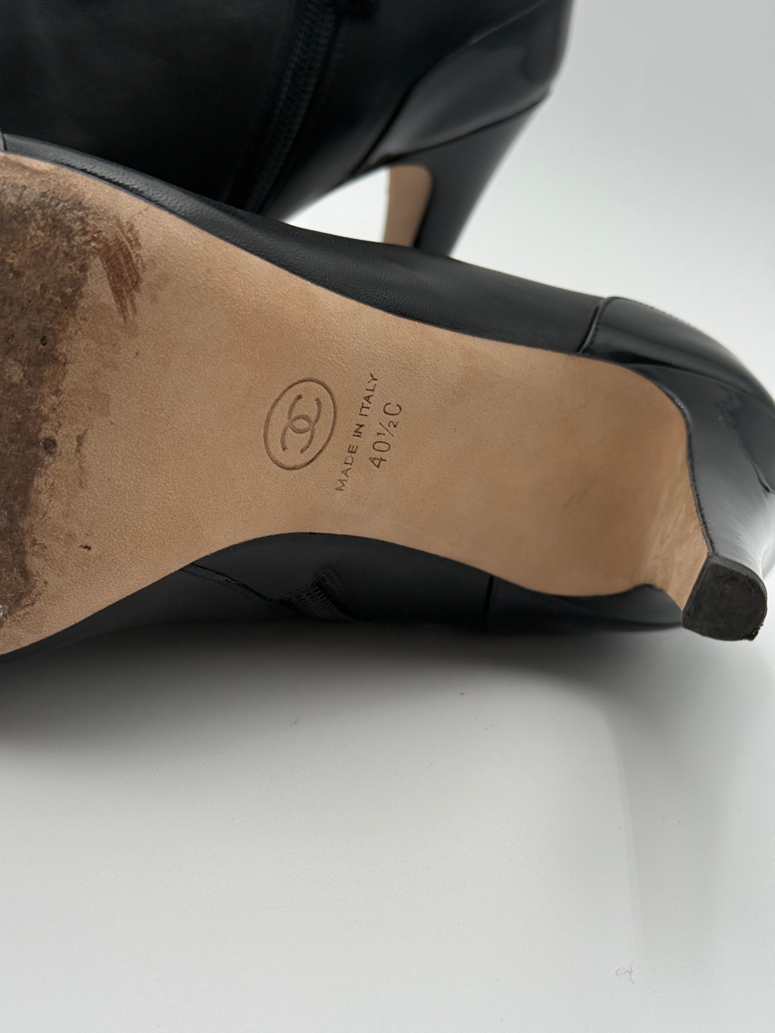 Chanel Stivaletto Camelia in Vernice Nero