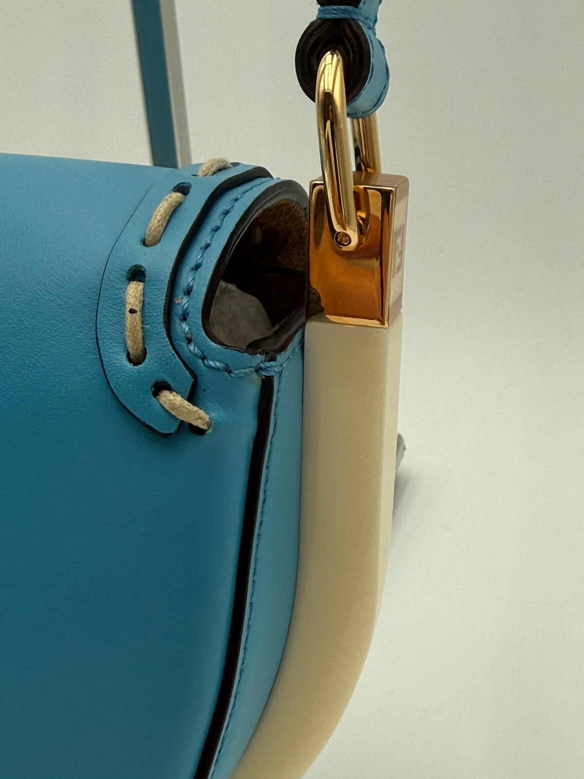 Borsa Fendi Moonlight blu Avio in Pelle di Vitello con inserti di Avorio