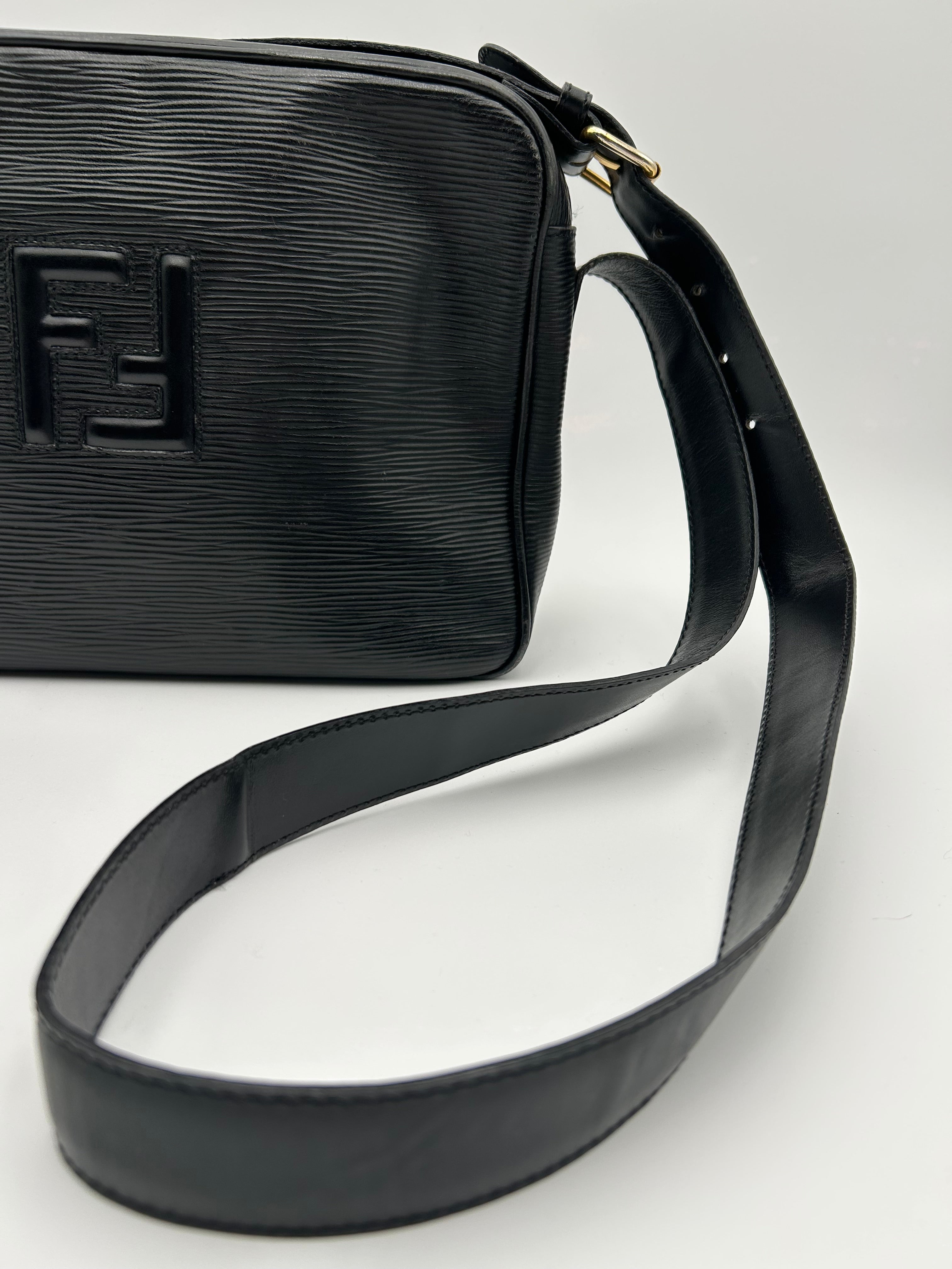 Fendi Borsa a Tracolla Epi in Pelle Nera Fendi