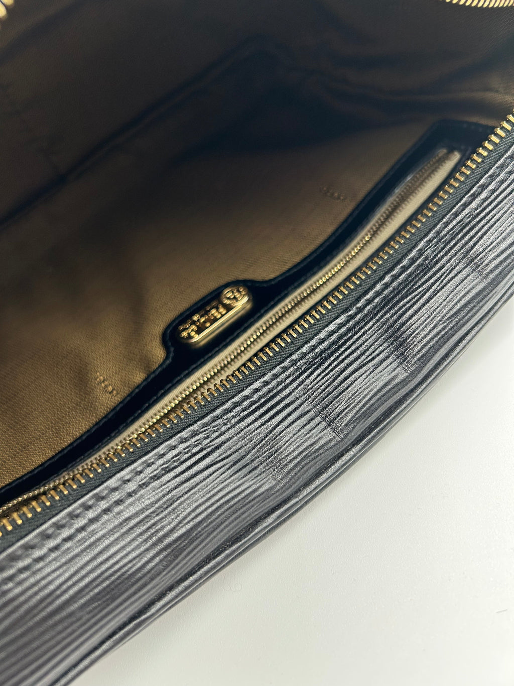 Fendi Borsa a Tracolla Epi in Pelle Nera Fendi