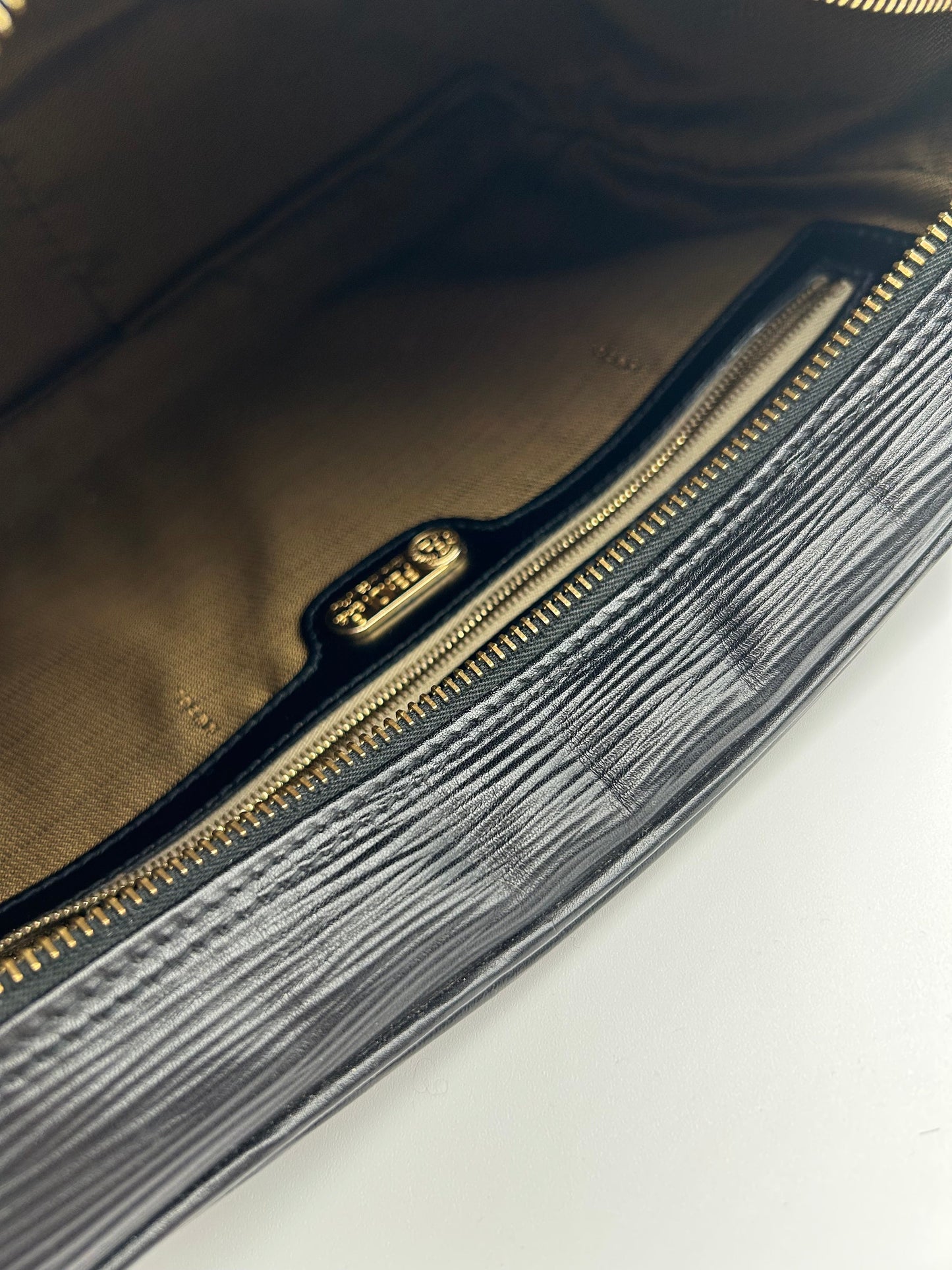 Fendi Borsa a Tracolla Epi in Pelle Nera Fendi