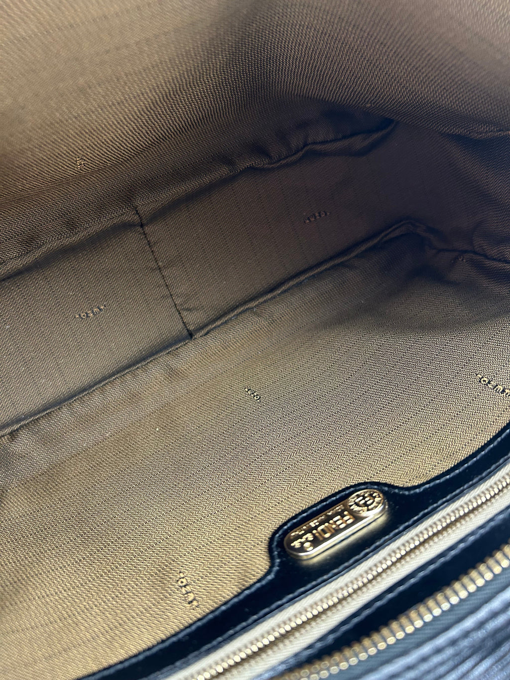 Fendi Borsa a Tracolla Epi in Pelle Nera Fendi