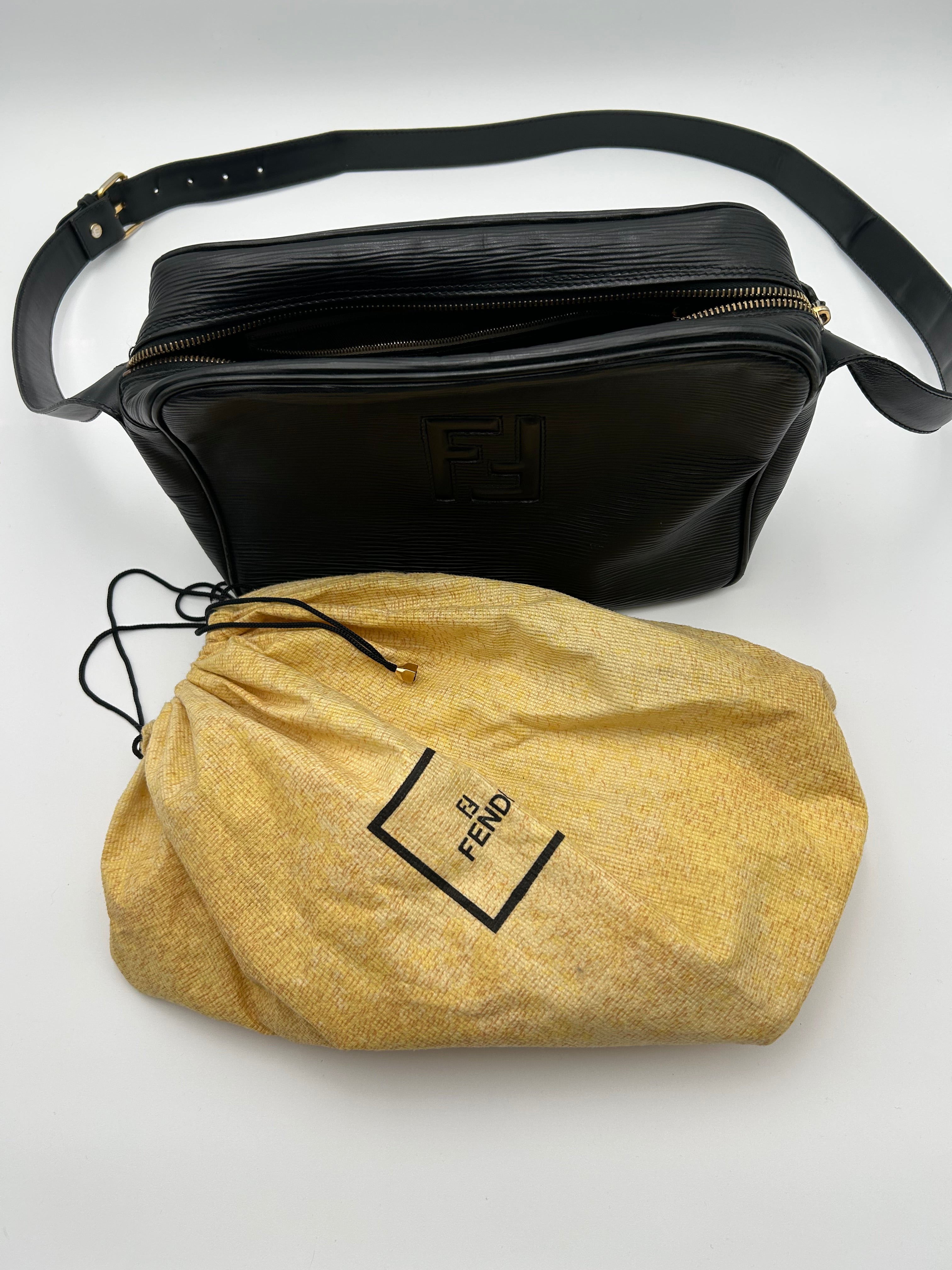 Fendi Borsa a Tracolla Epi in Pelle Nera Fendi