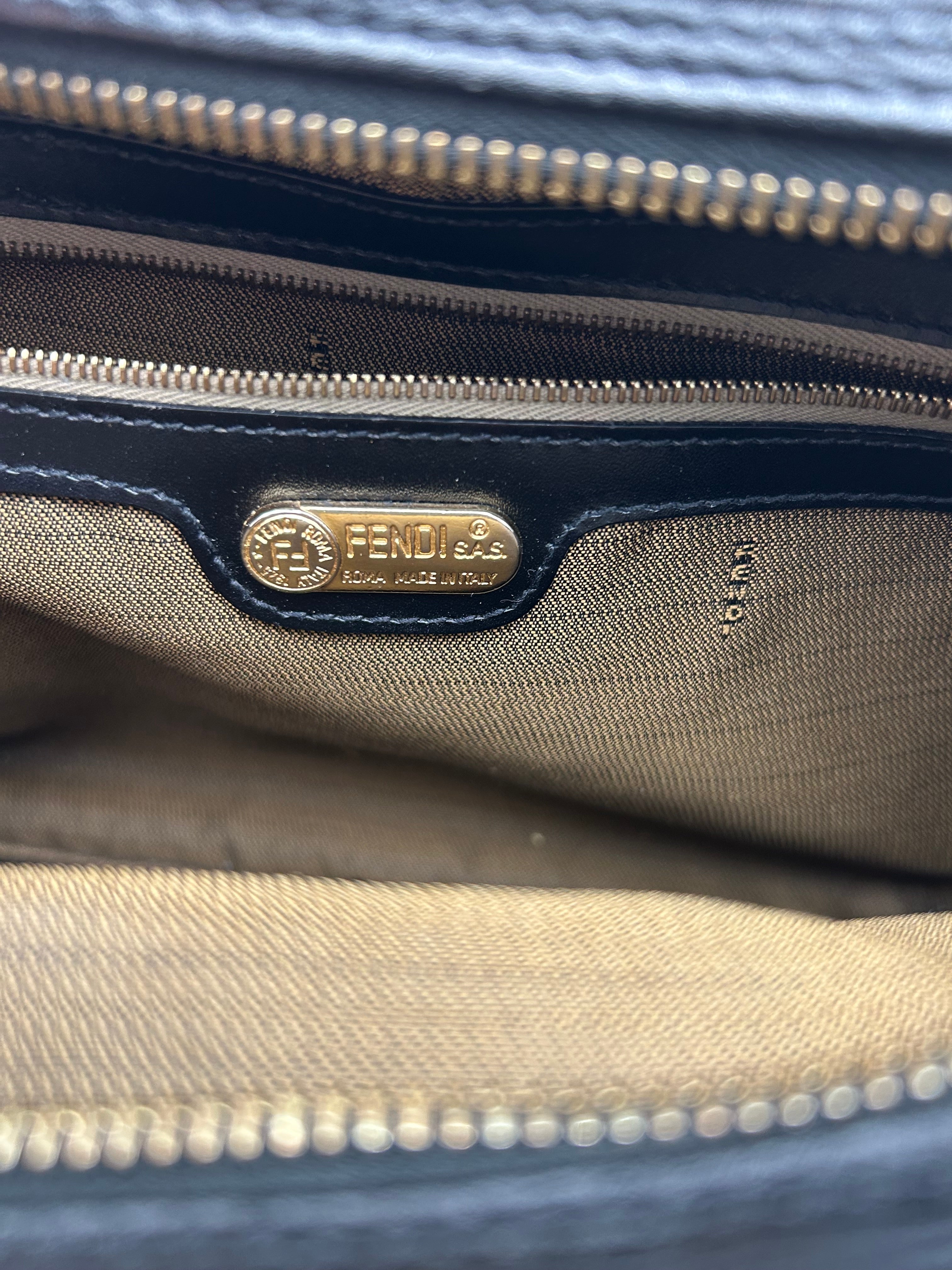 Fendi Borsa a Tracolla Epi in Pelle Nera Fendi