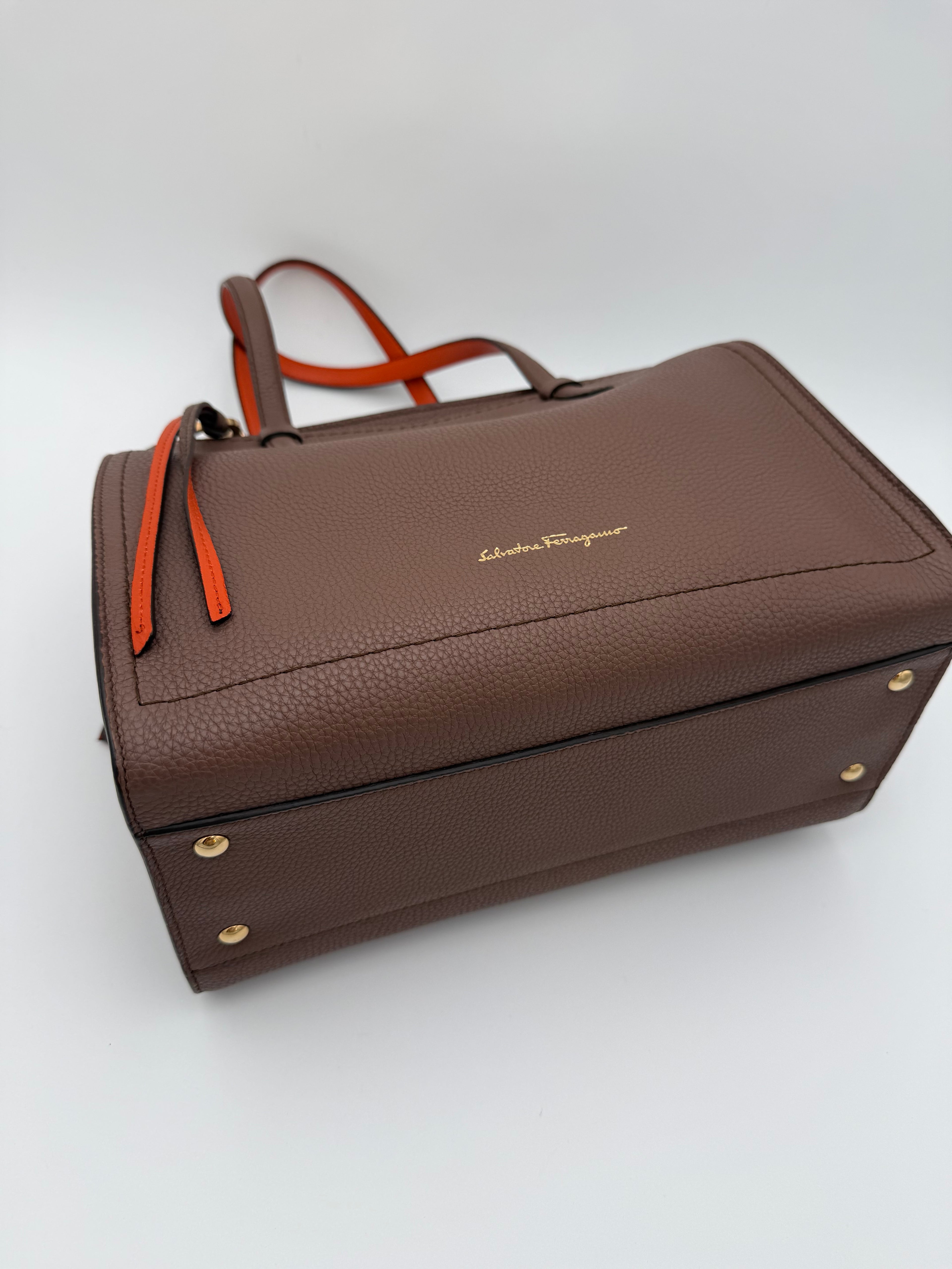 Ferragamo Borsa Amy Tote Media in Pelle Martellata Marrone - Mercatino di Ninni