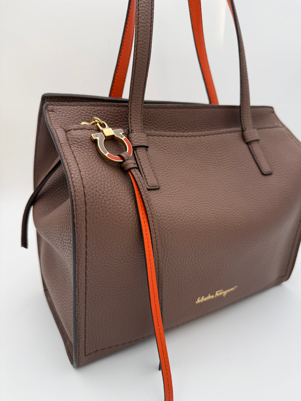 Ferragamo Borsa Amy Tote Media in Pelle Martellata Marrone - Mercatino di Ninni