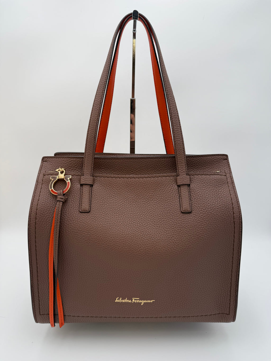 Ferragamo Borsa Amy Tote Media in Pelle Martellata Marrone - Mercatino di Ninni