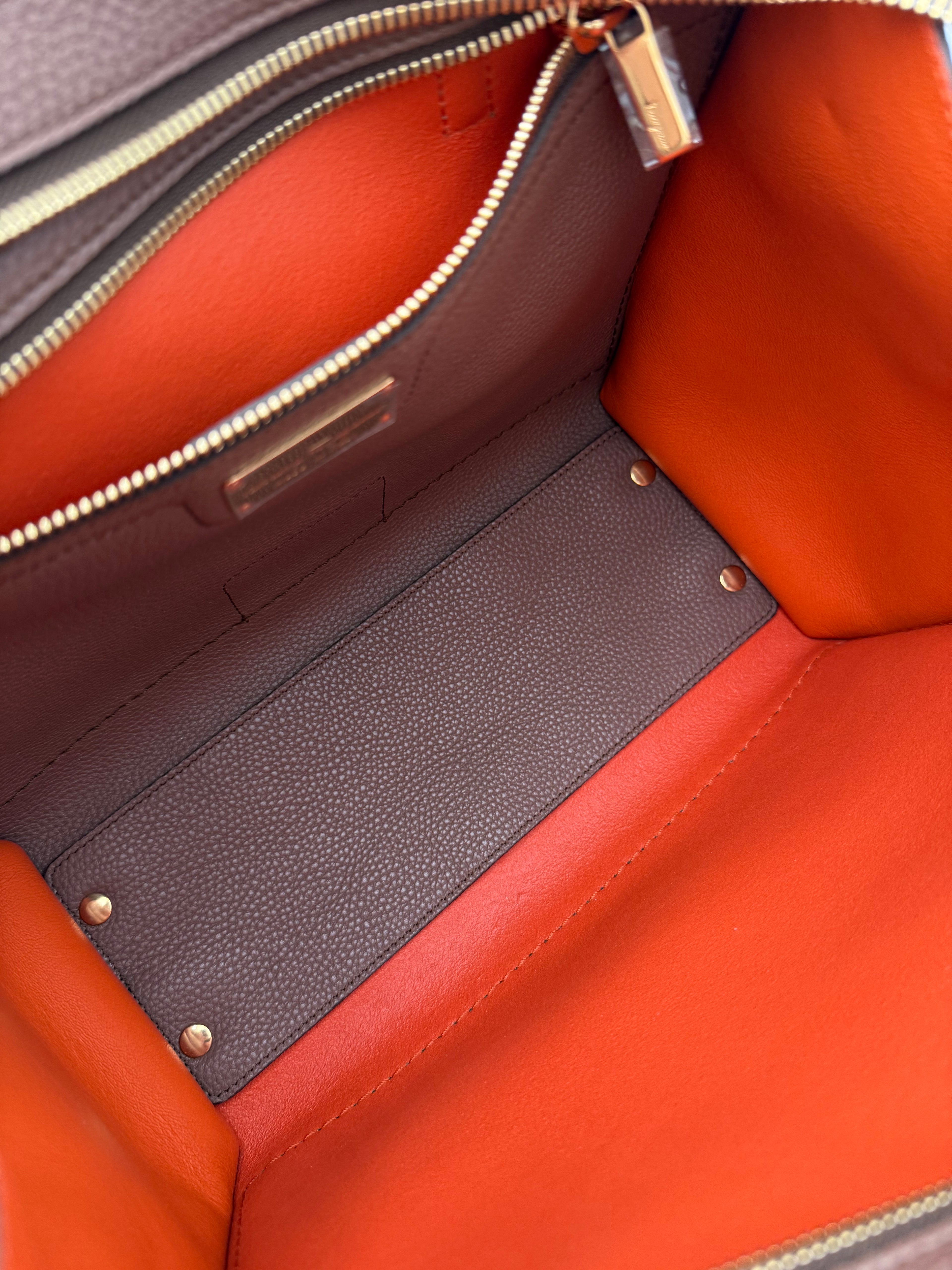 Ferragamo Borsa Amy Tote Media in Pelle Martellata Marrone - Mercatino di Ninni