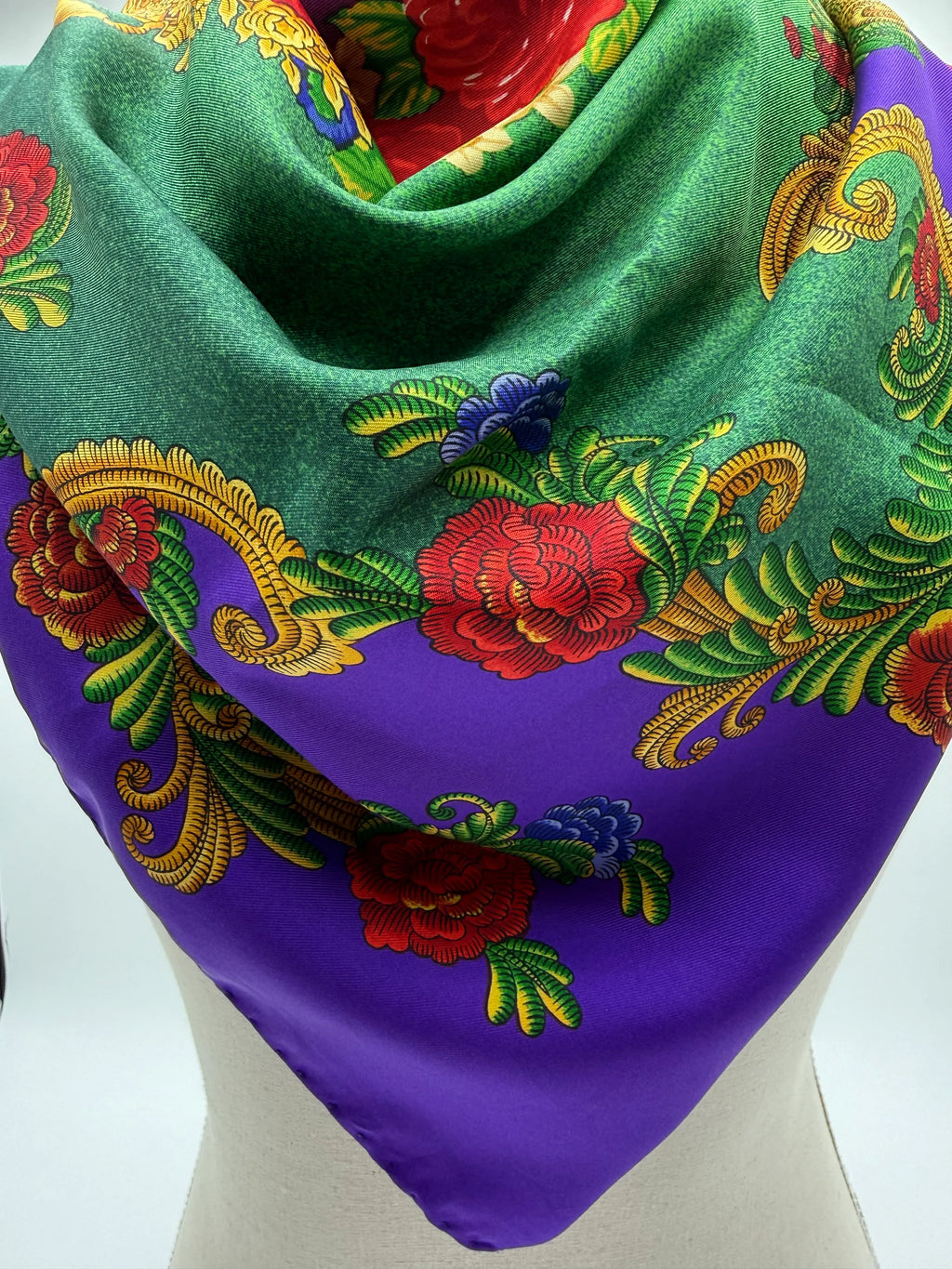 Foulard Atelier Versace in Seta 1993 La Belle Jardinière Viola e Verde - Mercatino di Ninni
