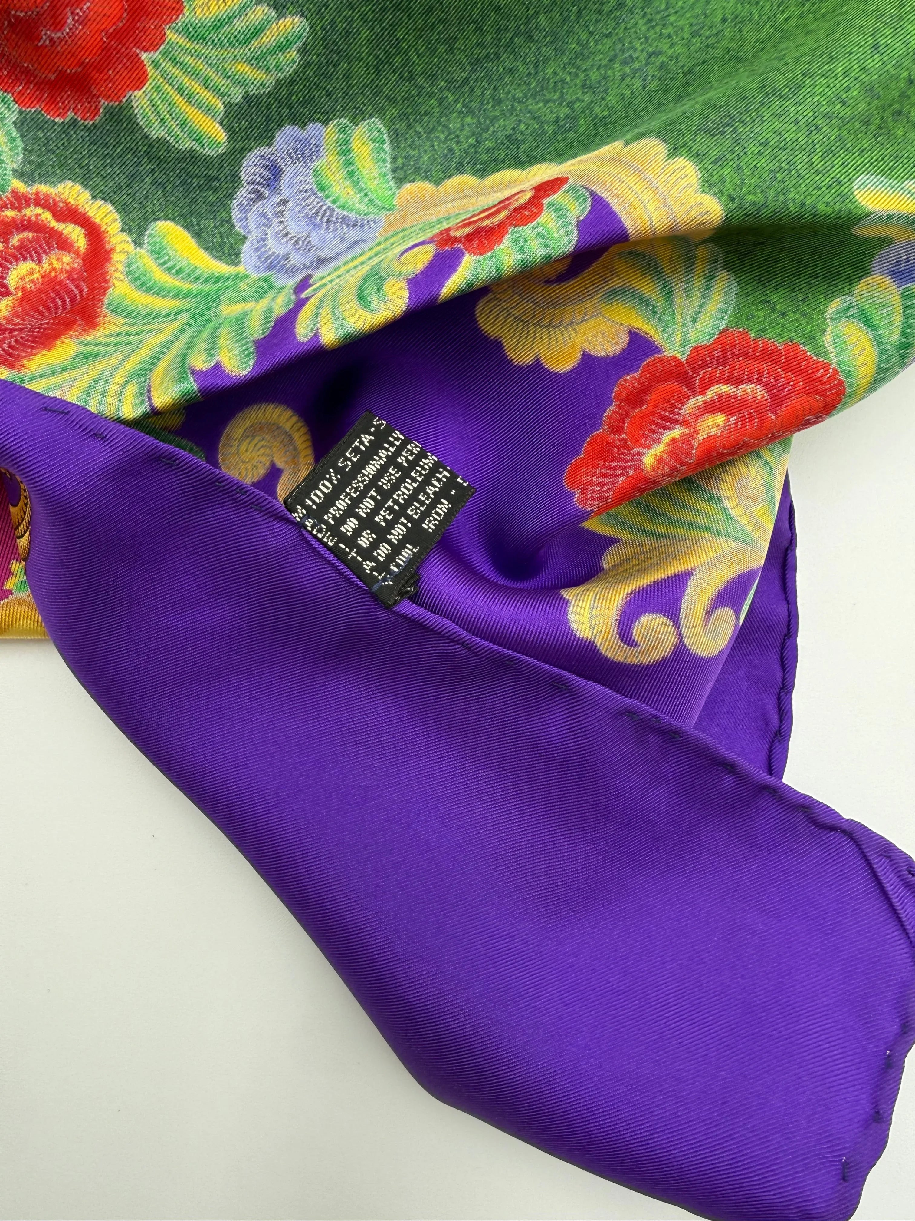Foulard Atelier Versace in Seta 1993 La Belle Jardinière Viola e Verde - Mercatino di Ninni
