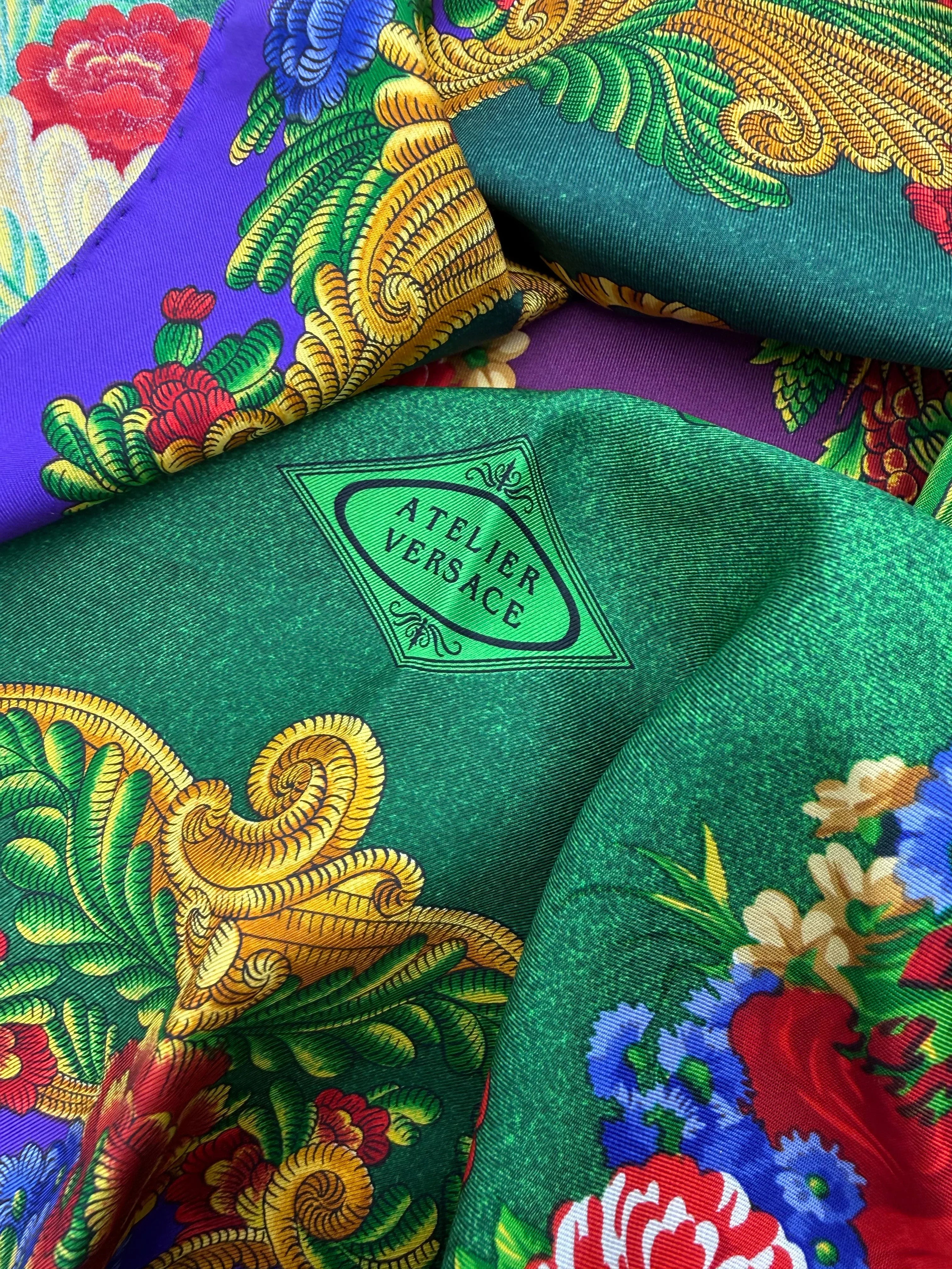 Foulard Atelier Versace in Seta 1993 La Belle Jardinière Viola e Verde - Mercatino di Ninni