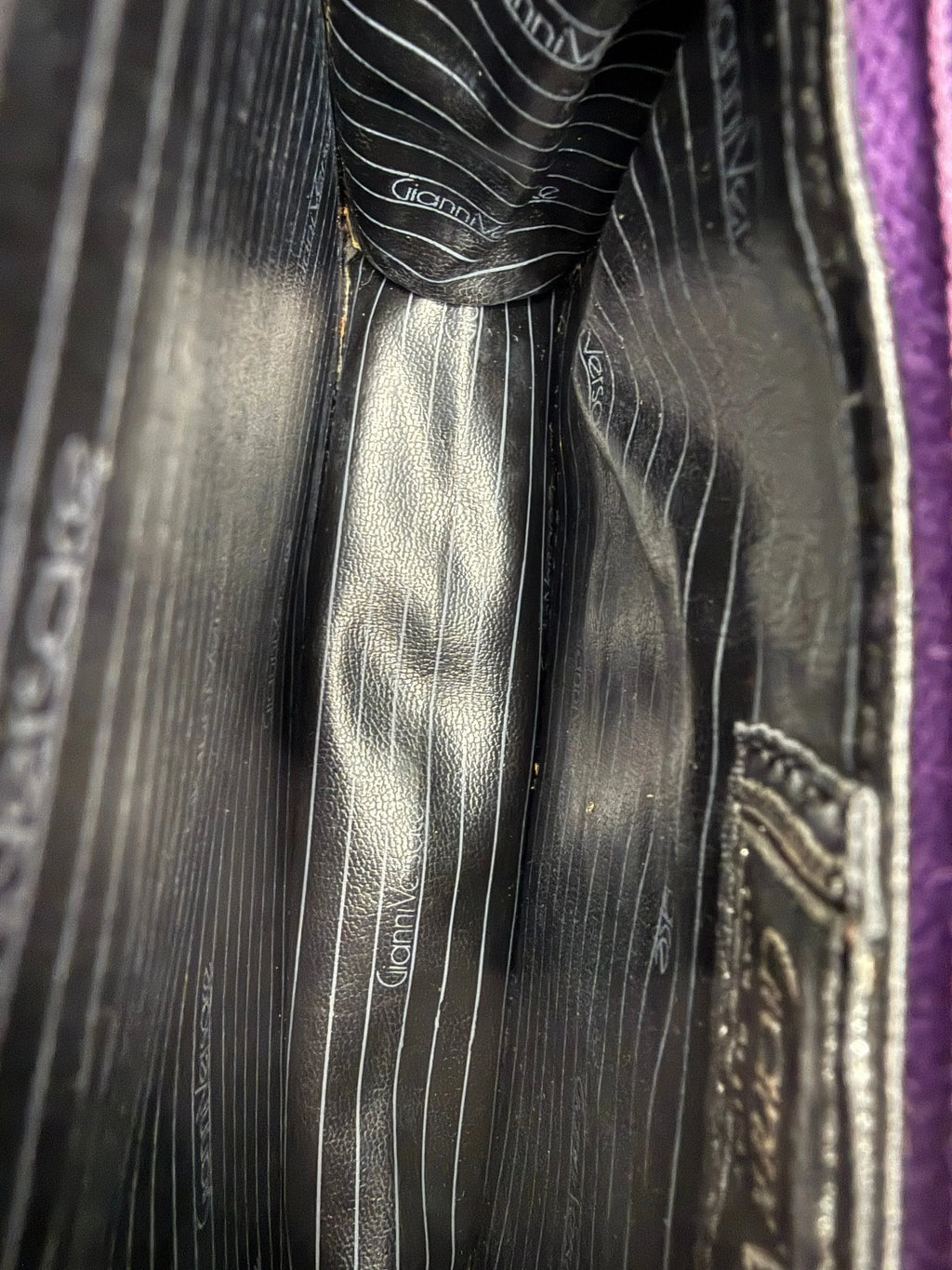 Gianni-Versace-Pochette-Vintage-in-Tessuto-Stampa-Rose-Viola-Mercatino-di-Ninni-71635349963101 - Mercatino di Ninni