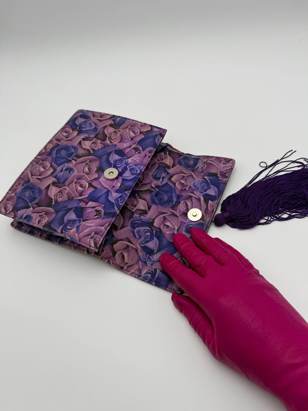 Gianni-Versace-Pochette-Vintage-in-Tessuto-Stampa-Rose-Viola-Mercatino-di-Ninni-71635350028637 - Mercatino di Ninni