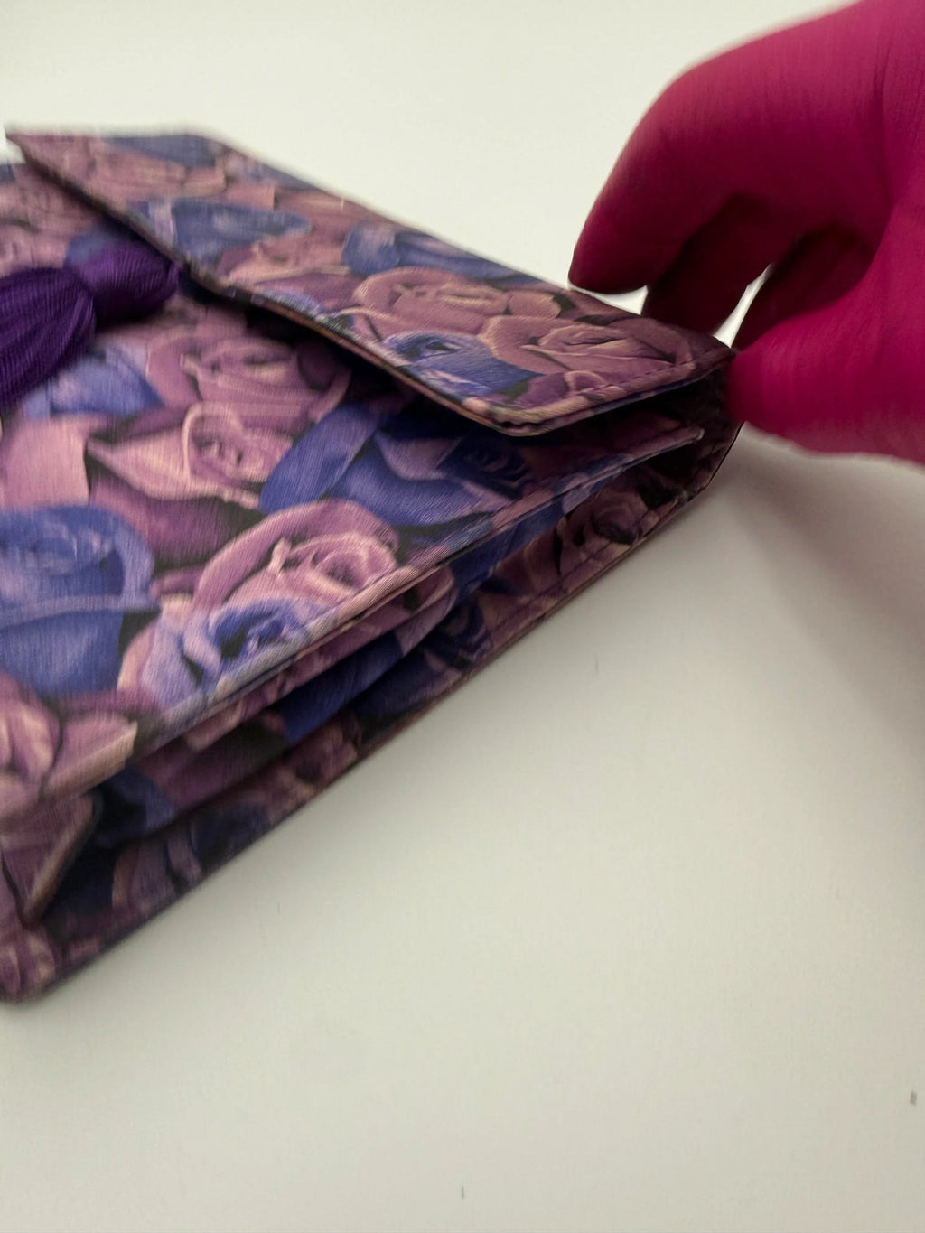 Gianni-Versace-Pochette-Vintage-in-Tessuto-Stampa-Rose-Viola-Mercatino-di-Ninni-71635350094173 - Mercatino di Ninni