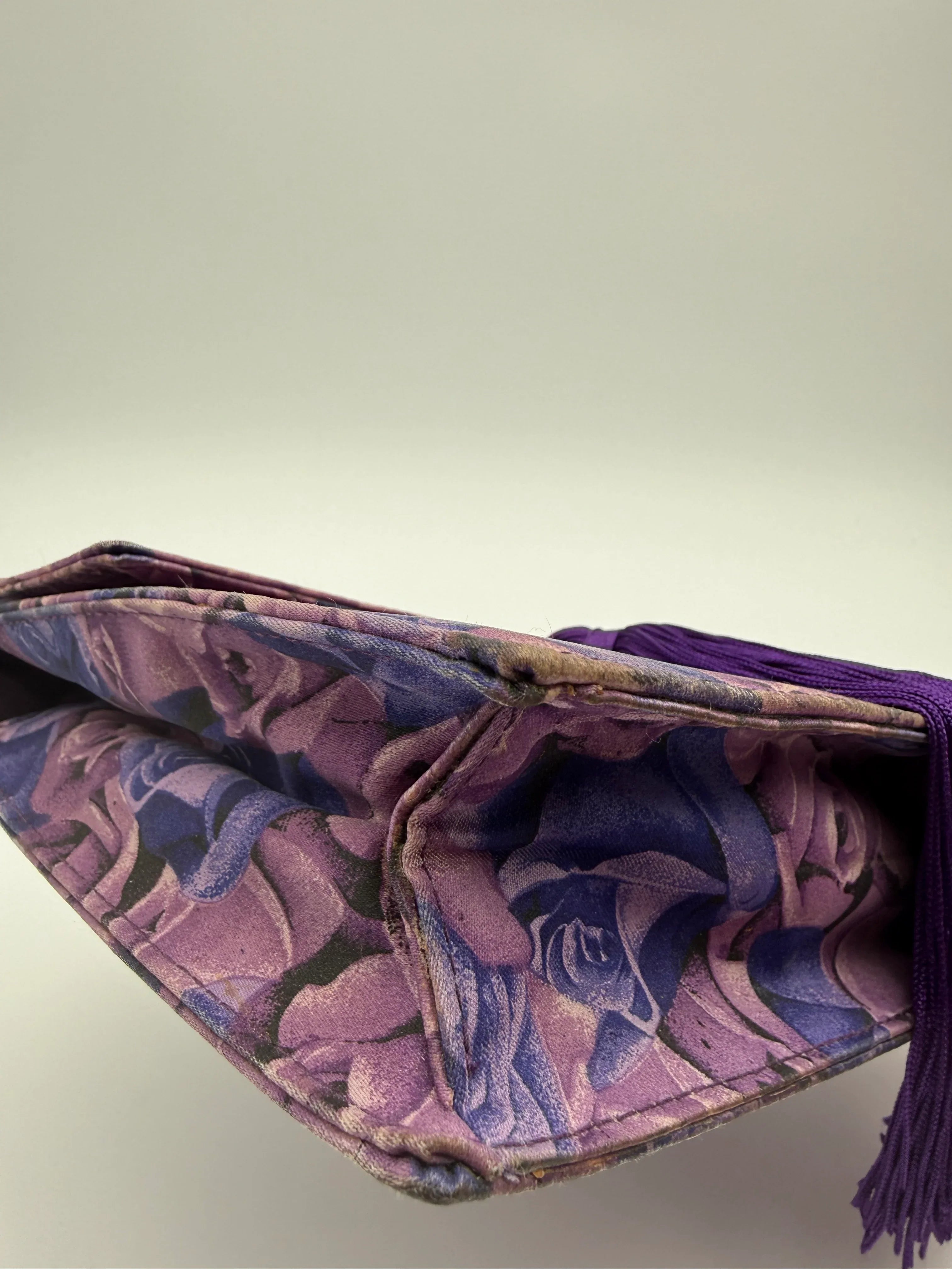 Gianni-Versace-Pochette-Vintage-in-Tessuto-Stampa-Rose-Viola-Mercatino-di-Ninni-71635350159709 - Mercatino di Ninni