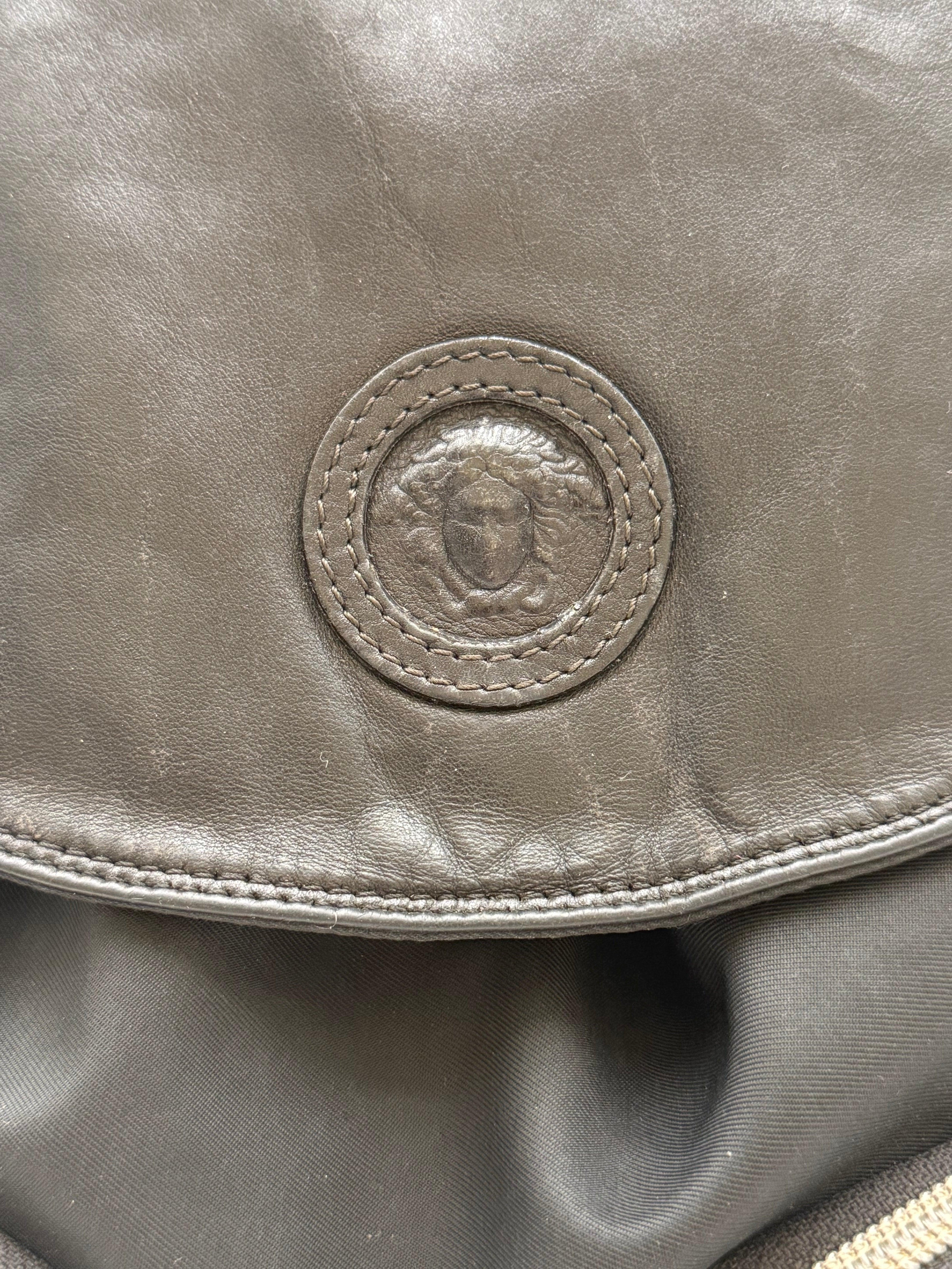 Gianni Versace Zaino Vintage in Nylon e Pelle Nero - Mercatino di Ninni