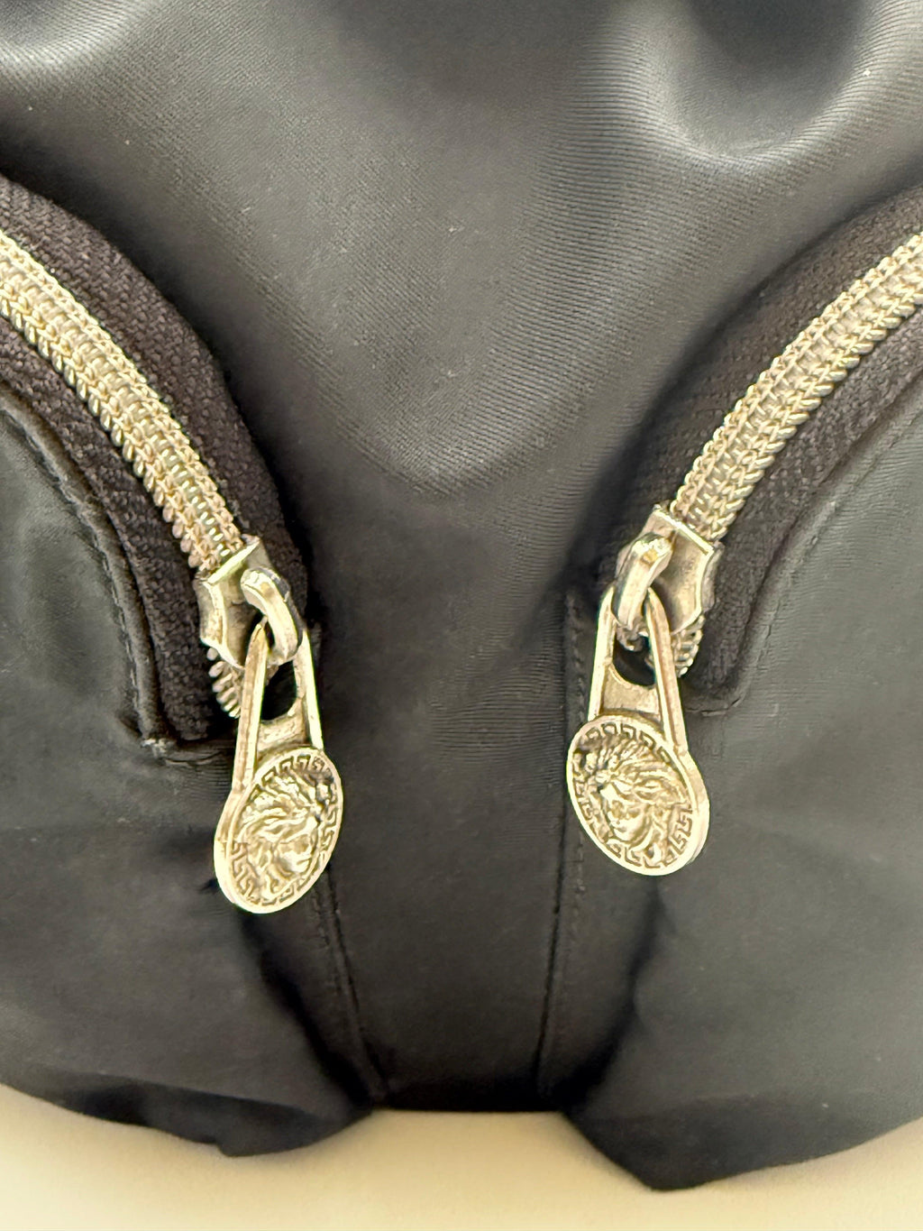 Gianni Versace Zaino Vintage in Nylon e Pelle Nero - Mercatino di Ninni
