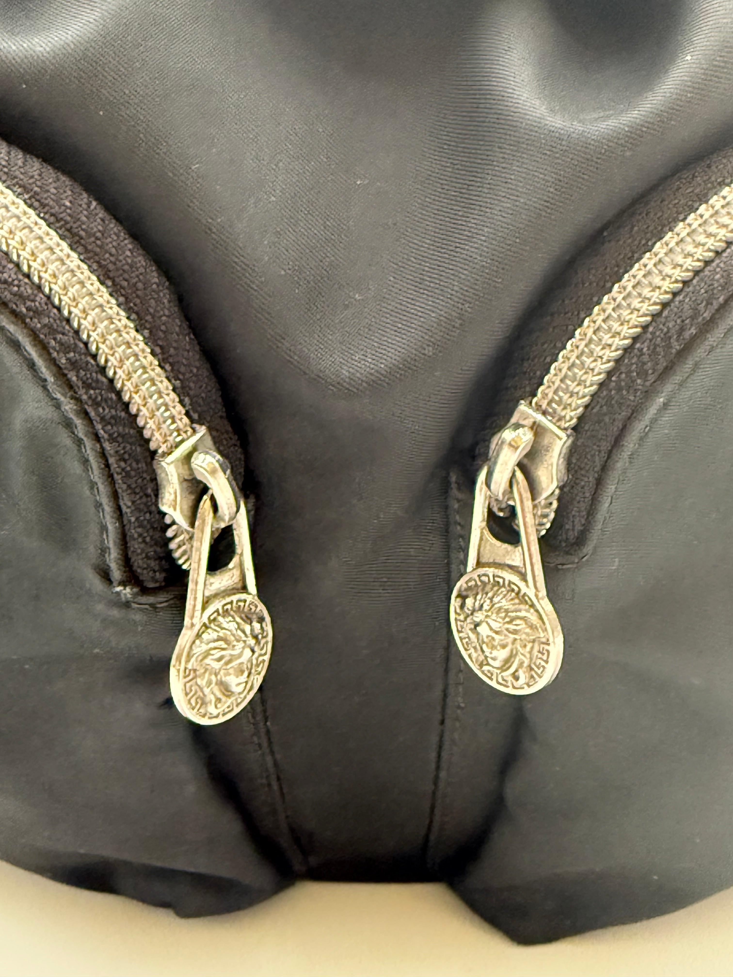 Gianni Versace Zaino Vintage in Nylon e Pelle Nero - Mercatino di Ninni