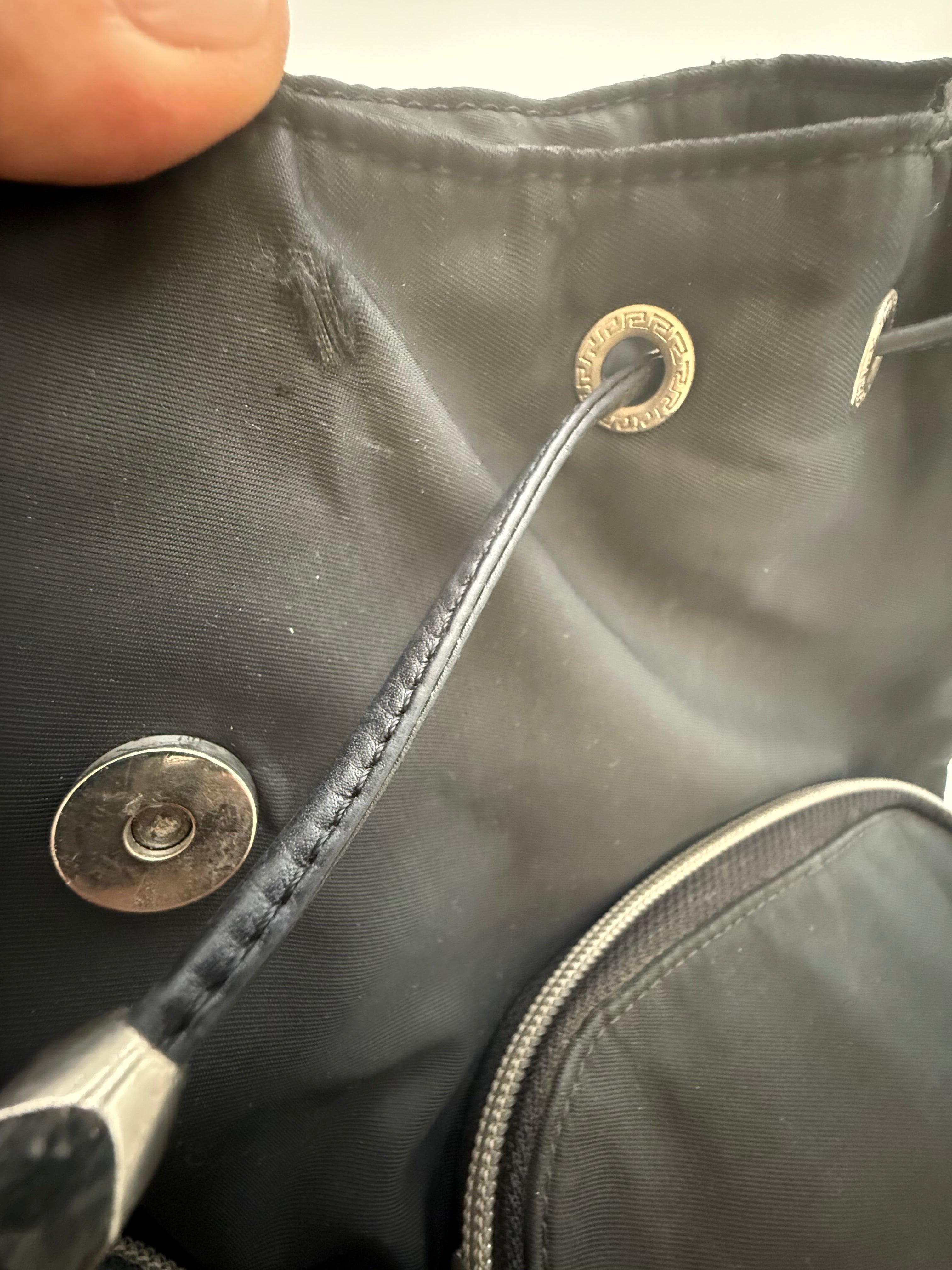 Gianni Versace Zaino Vintage in Nylon e Pelle Nero - Mercatino di Ninni