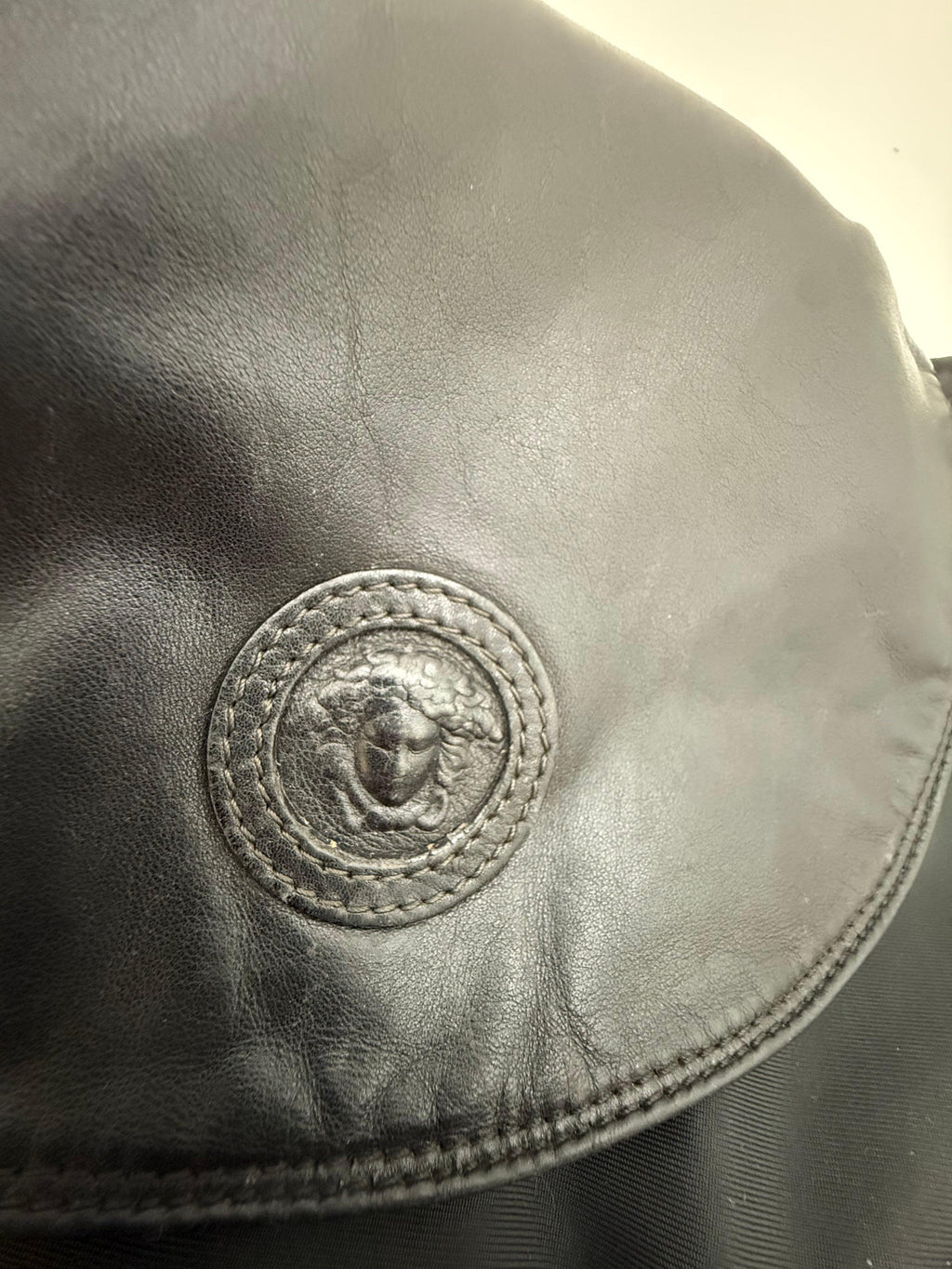 Gianni Versace Zaino Vintage in Nylon e Pelle Nero - Mercatino di Ninni