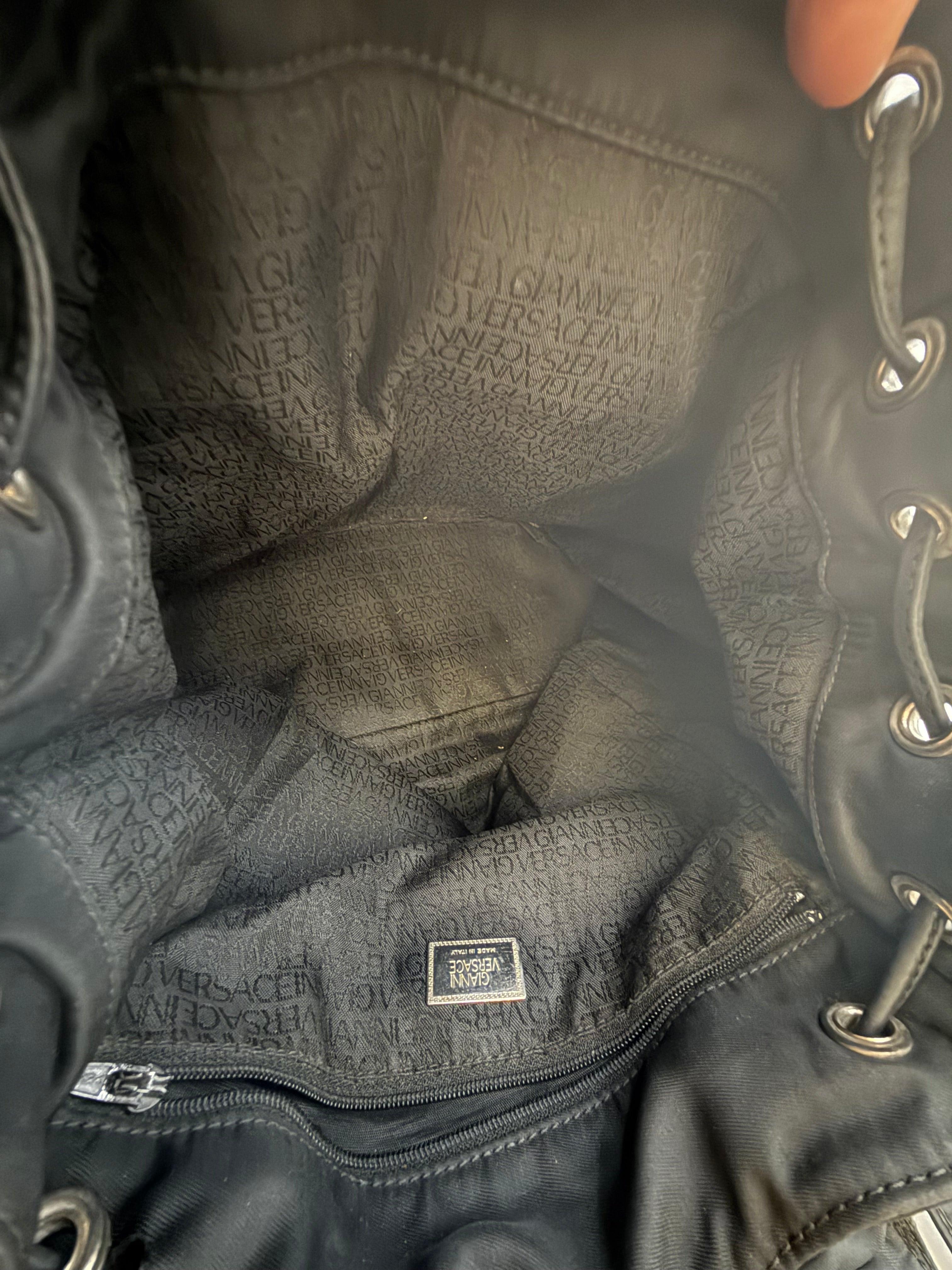Gianni Versace Zaino Vintage in Nylon e Pelle Nero - Mercatino di Ninni
