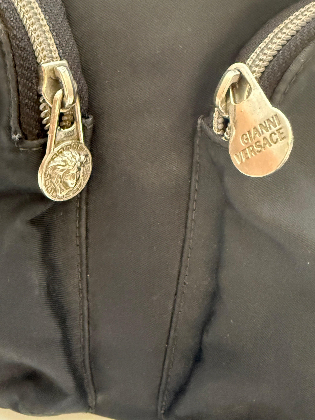 Gianni Versace Zaino Vintage in Nylon e Pelle Nero - Mercatino di Ninni