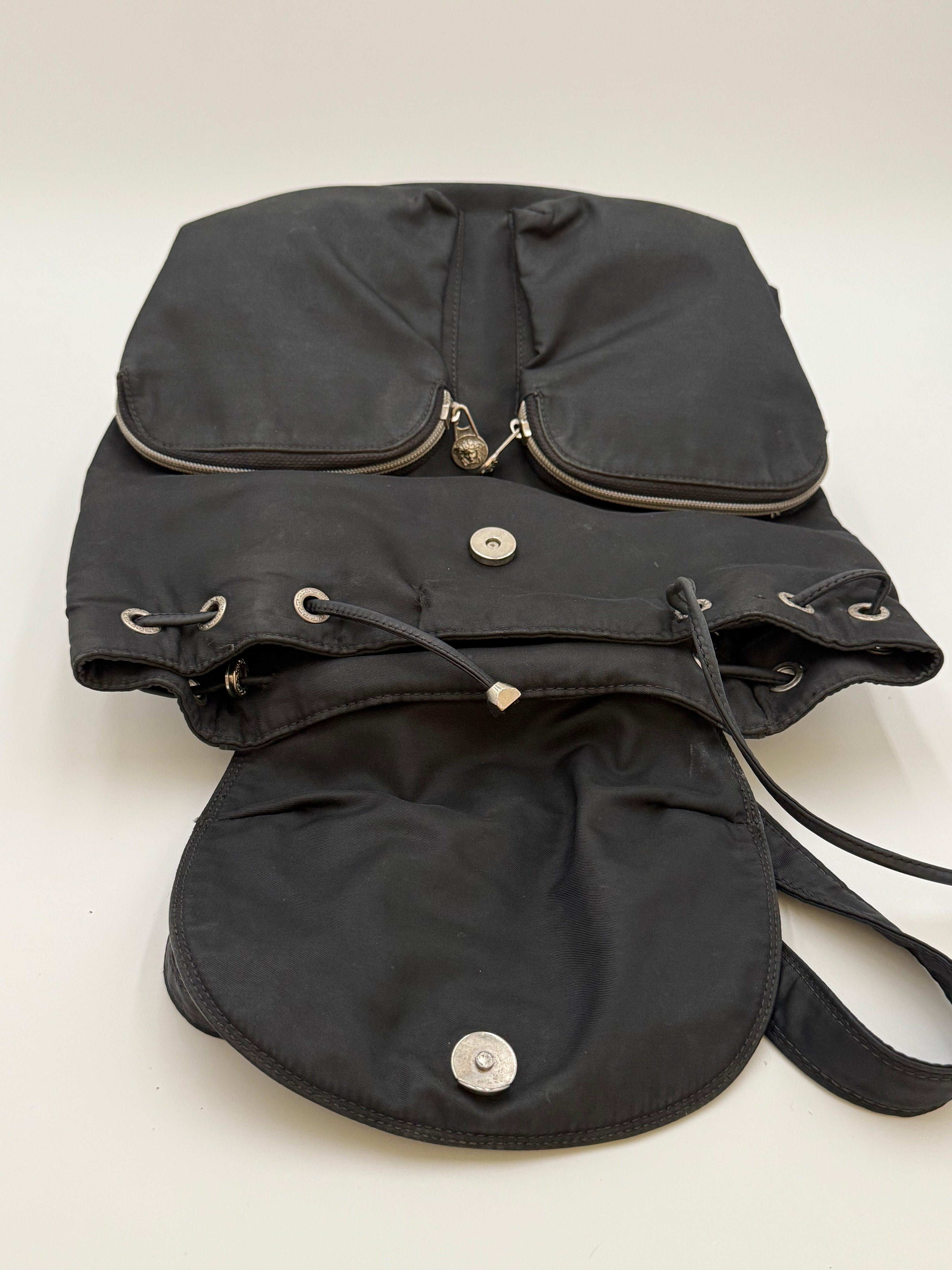 Gianni Versace Zaino Vintage in Nylon e Pelle Nero - Mercatino di Ninni