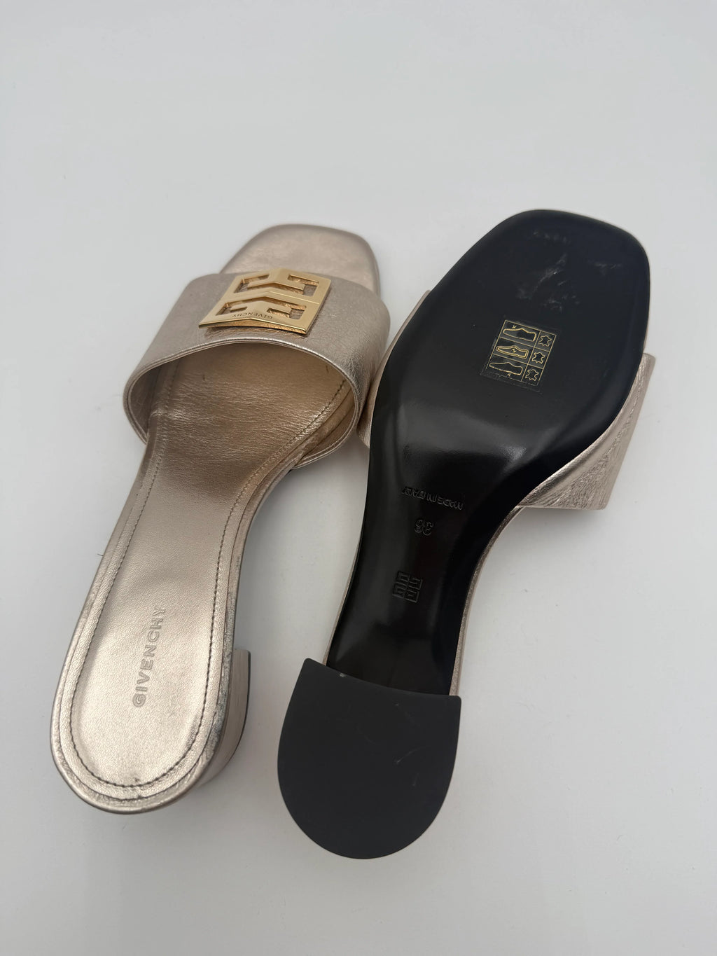 Givenchy Mules 4G in Pelle di Vitello Laminata Oro - Mercatino di Ninni