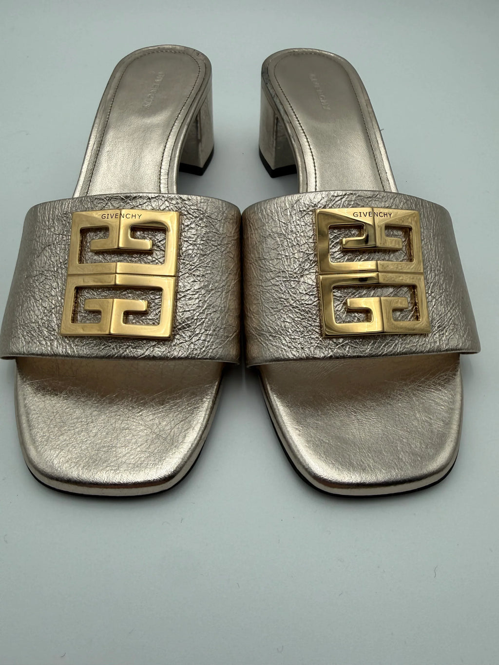 Givenchy Mules 4G in Pelle di Vitello Laminata Oro - Mercatino di Ninni