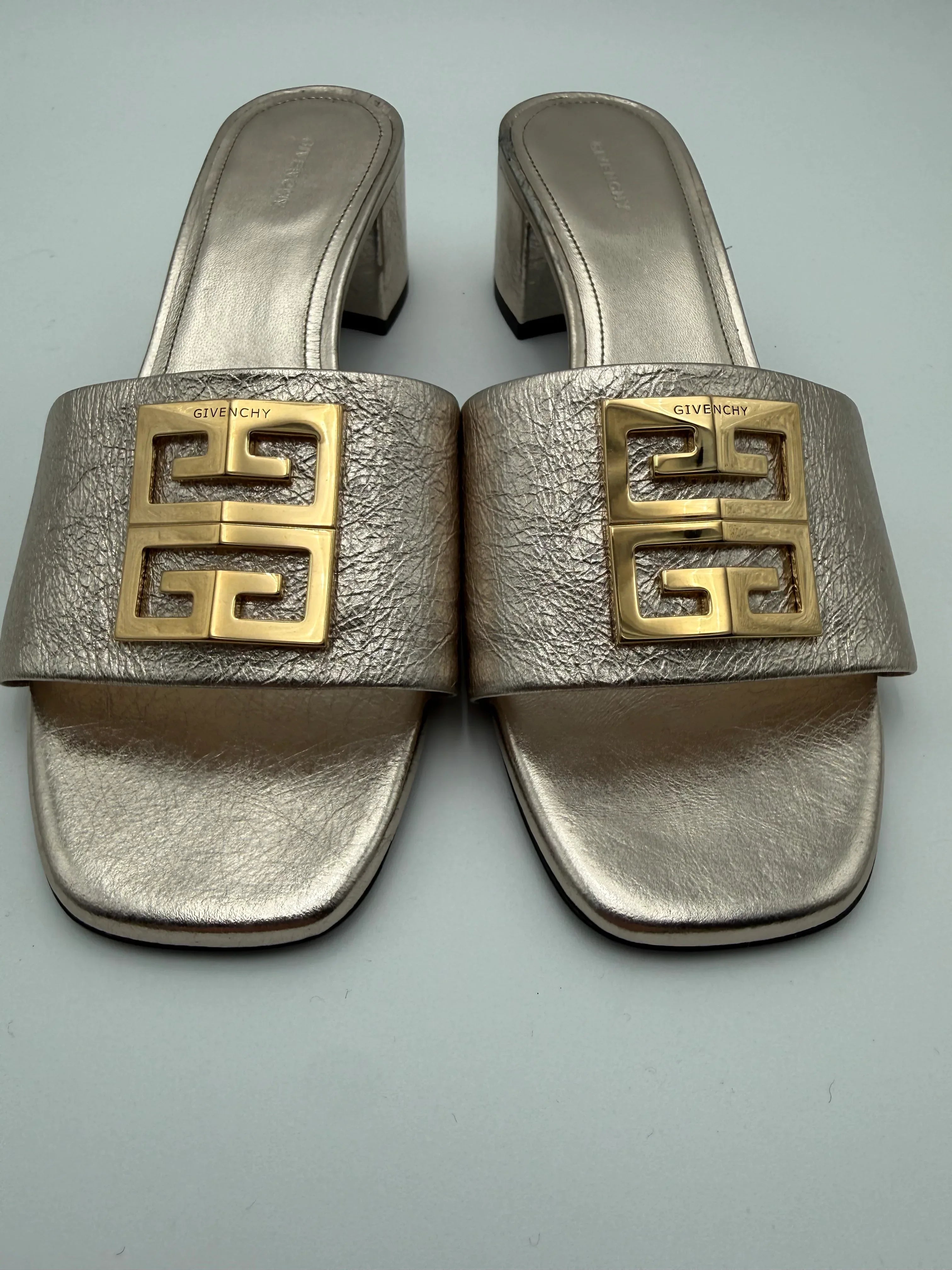 Givenchy Mules 4G in Pelle di Vitello Laminata Oro - Mercatino di Ninni