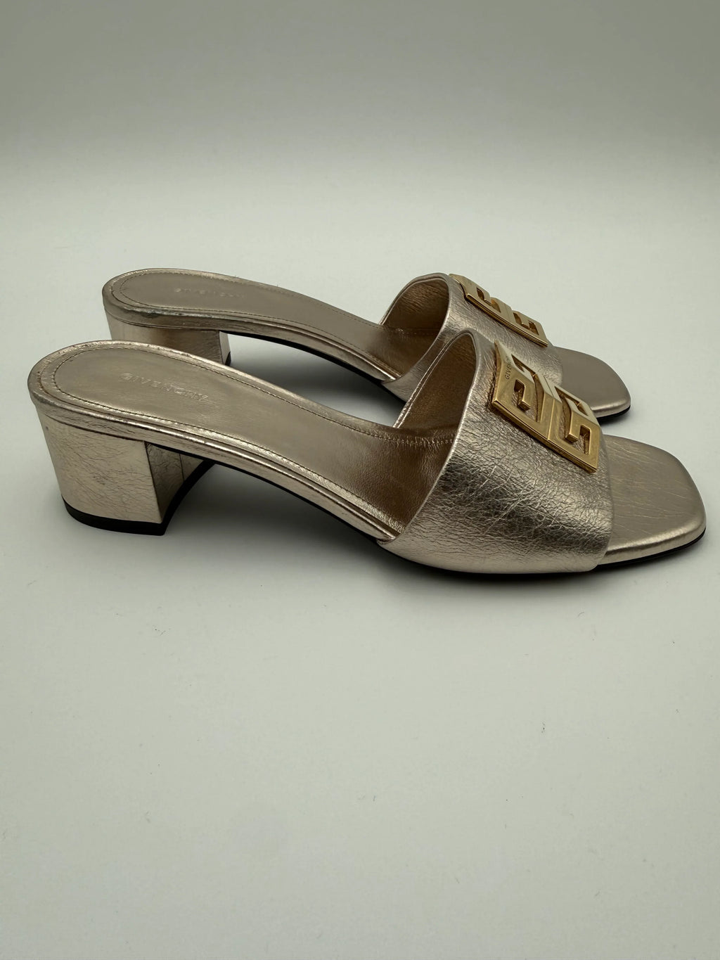 Givenchy Mules 4G in Pelle di Vitello Laminata Oro - Mercatino di Ninni