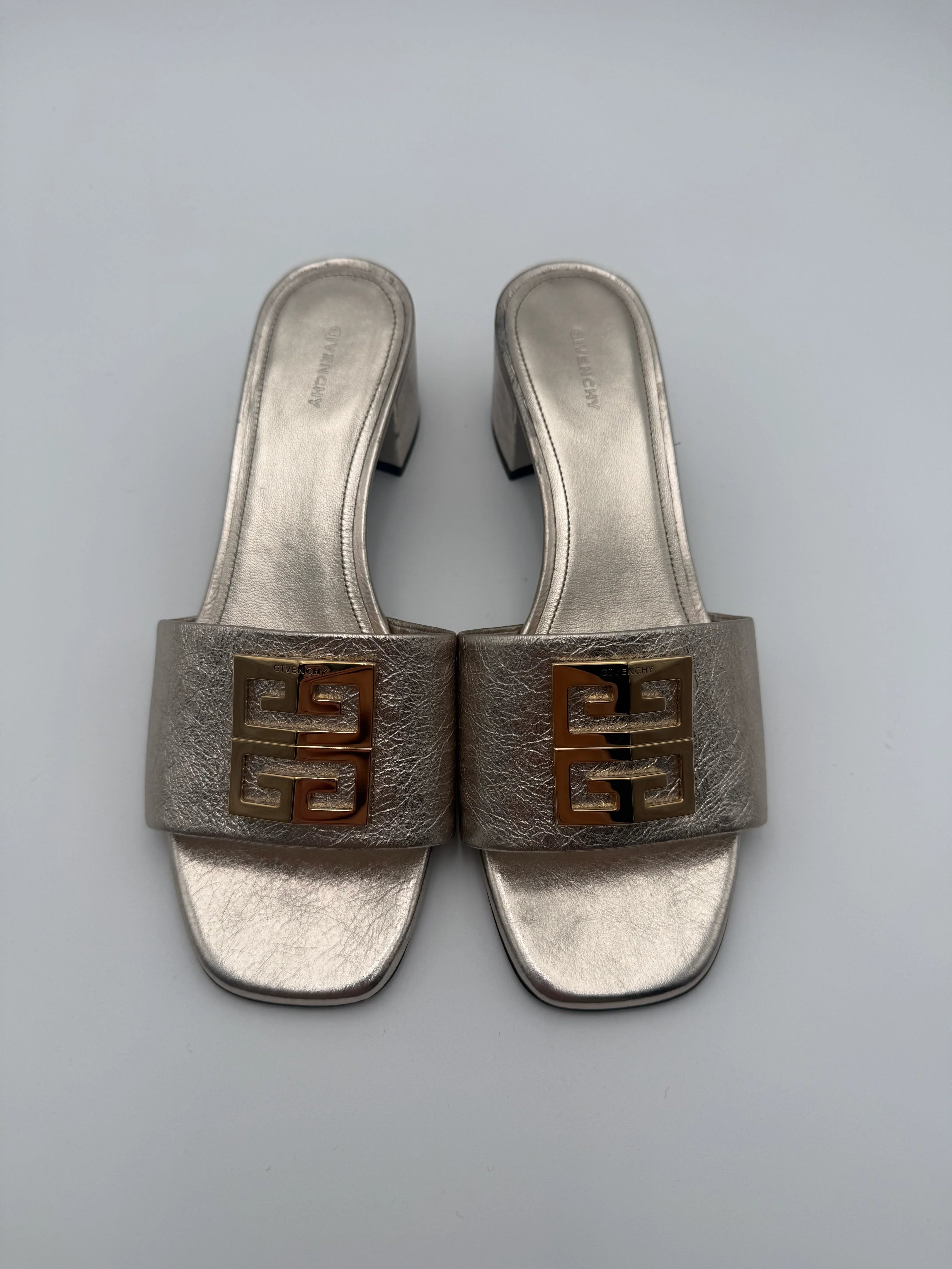 Givenchy Mules 4G in Pelle di Vitello Laminata Oro - Mercatino di Ninni